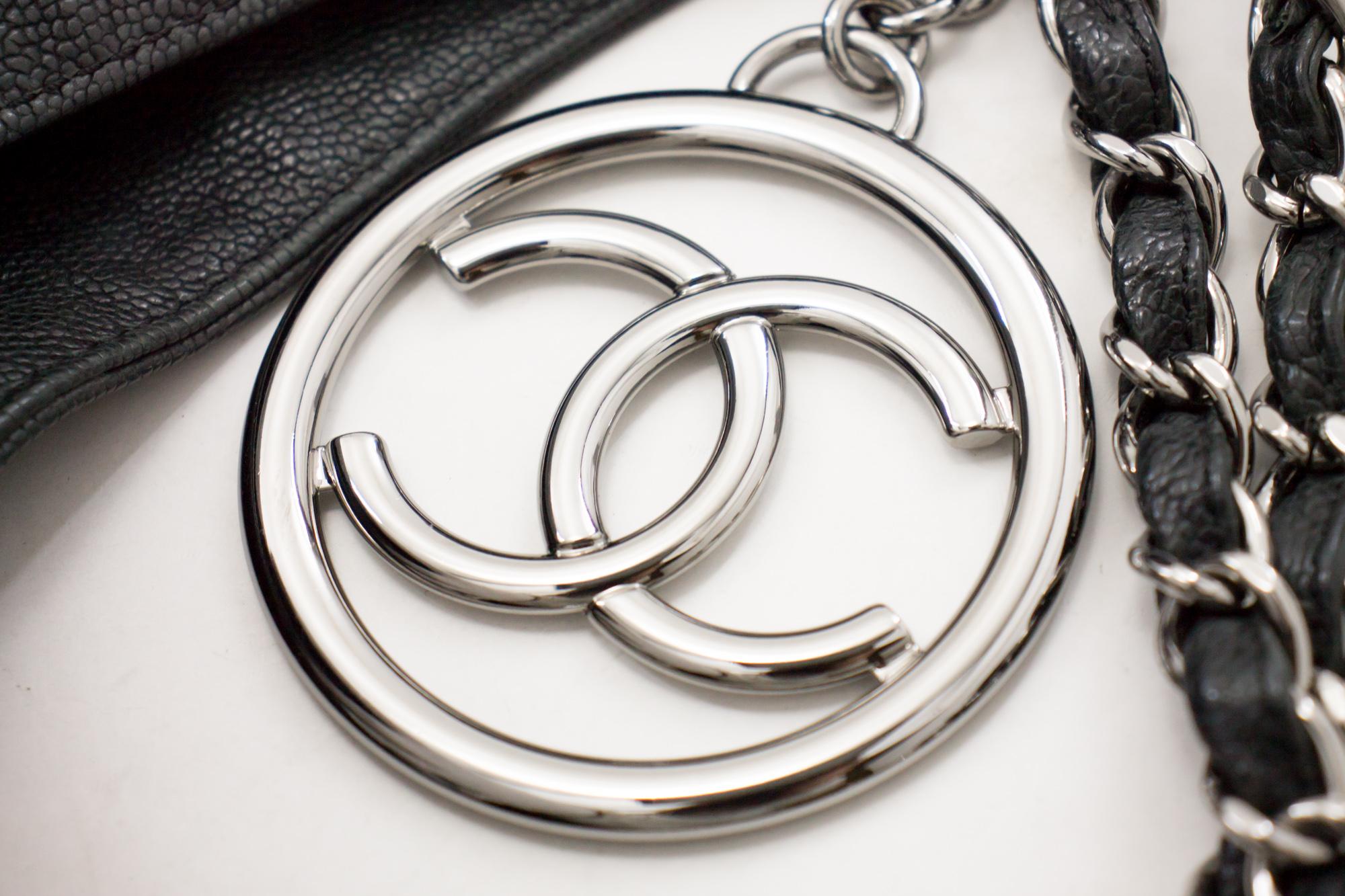 Chanel Coco Cabas Caviar in pelle nera con catena Borsa a tracolla argento in vendita 4