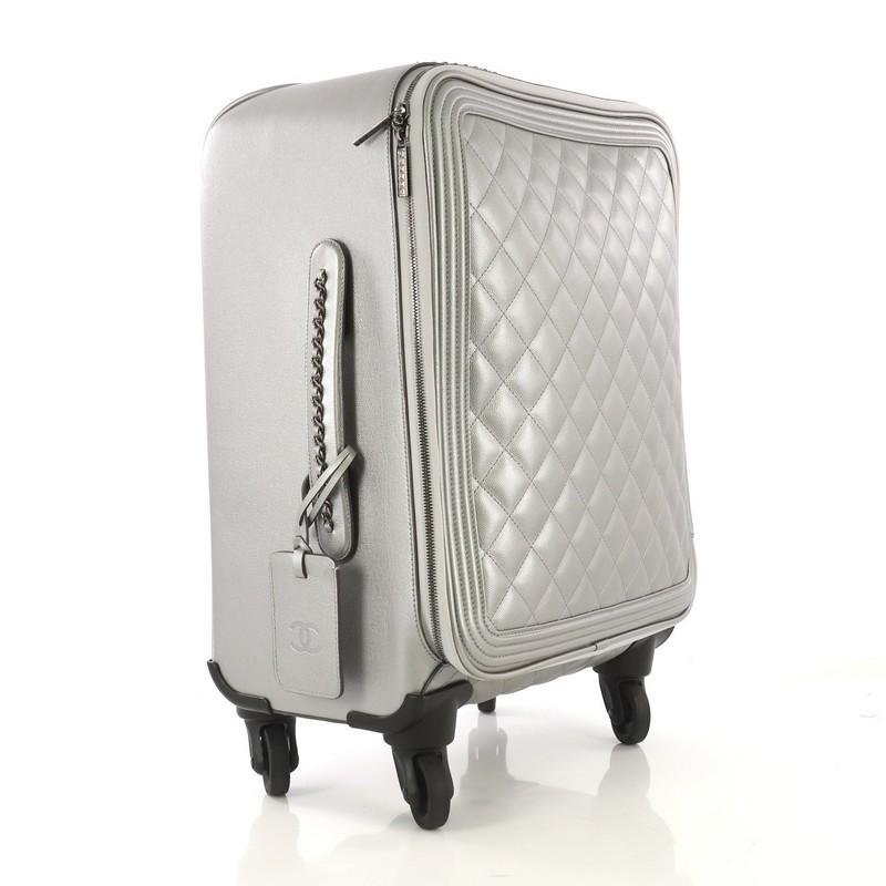 This Chanel Coco Case Rolling Trolley Quilted Caviar, crafted in silver quilted caviar, features a telescoping handle, rolling wheels, and aged silver-tone hardware. Its all around zip closure opens to a black mesh interior with zip pockets.