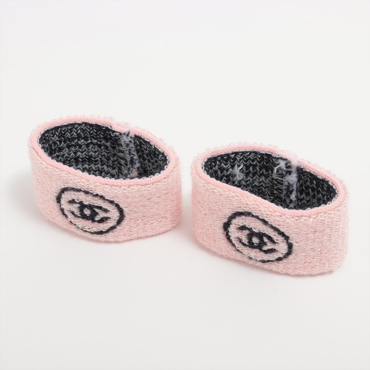 Chanel Coco CC Logo Knit Headband & Wristband Set Pink x Black In Good Condition For Sale In Humacao, PR