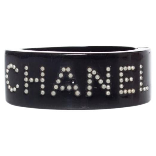 Chanel, Coco Chanel brazalete con cierre de tachuelas en venta