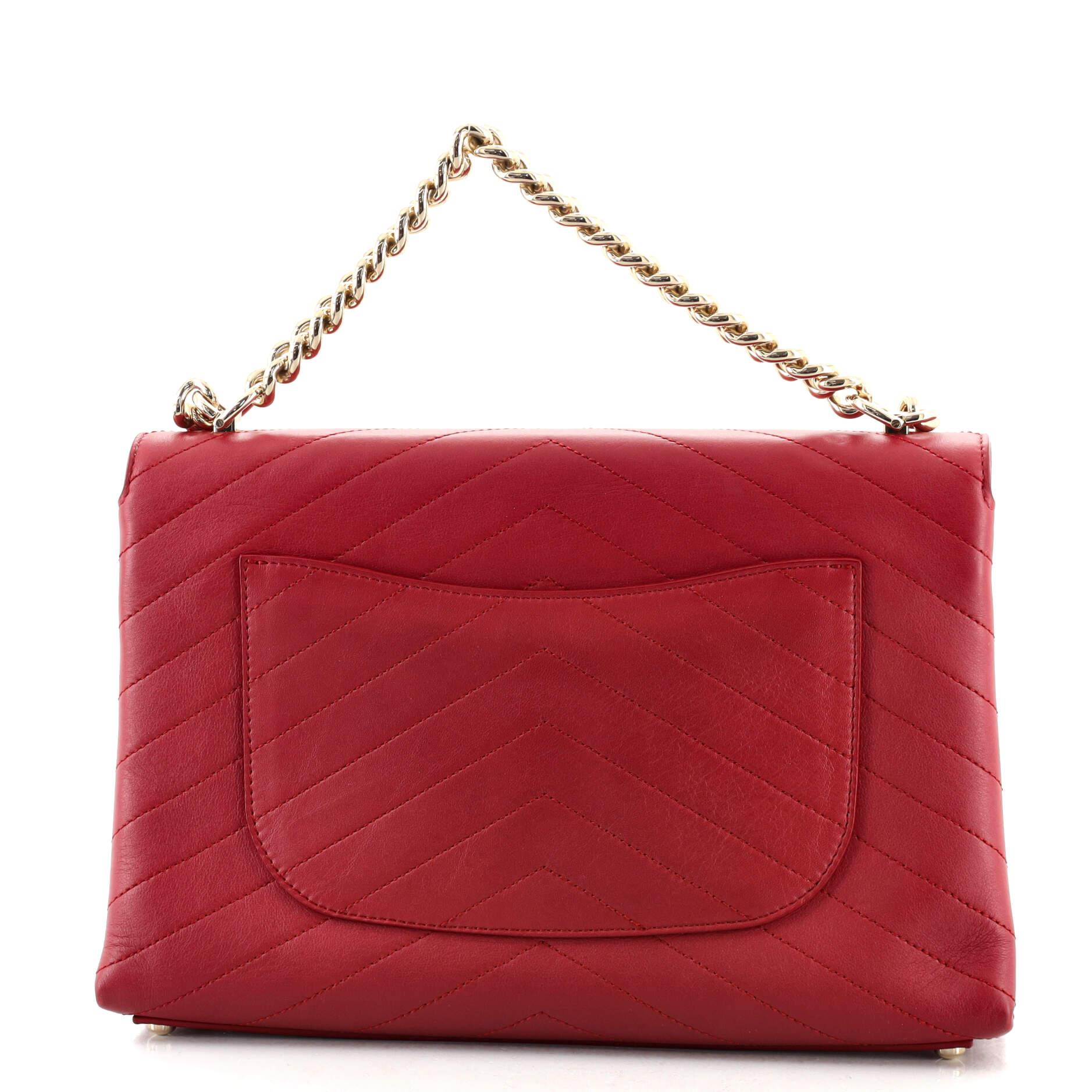 Chanel Coco Chevron Klappentasche aus genähtem Kalbsleder Medium im Zustand „Gut“ in NY, NY