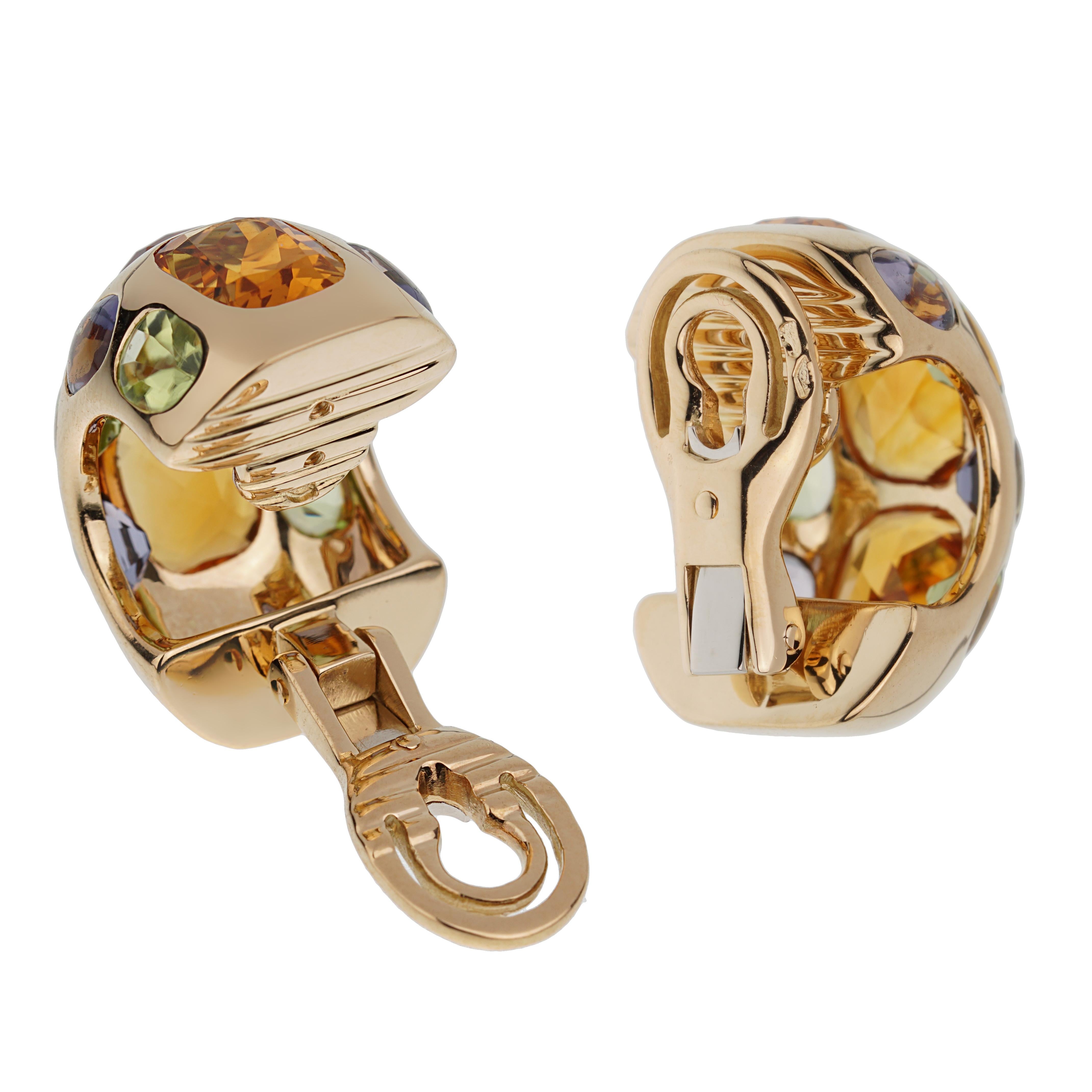 Ces boucles d'oreilles Chanel Coco rayonnent de glamour et d'élégance intemporelle, associant des pierres précieuses éclatantes à un design classique. Trois citrines dorées forment la pièce maîtresse, leur éclat chaleureux symbolisant la joie et la