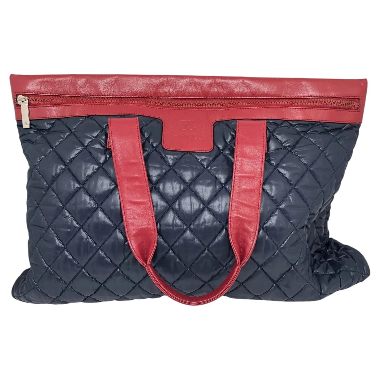 Bolso Tote Chanel Coco Chanel Grande de nailon acolchado y ribete de piel en venta