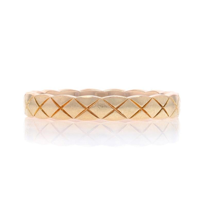 Size: 6

Brand: Chanel
Collection: Coco Crush
Design: Beige Gold Mini

Metal Content: 18k Beige Gold

Style: Stackable Band
Features: Etched design spanning the band's entire perimeter

Measurements
Face Height (north to south): 1/8