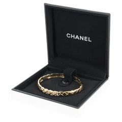 Chanel Coco Crush Klassischer gesteppter 18k & .25 ctw Diamant-Armreif mit Schachtel
