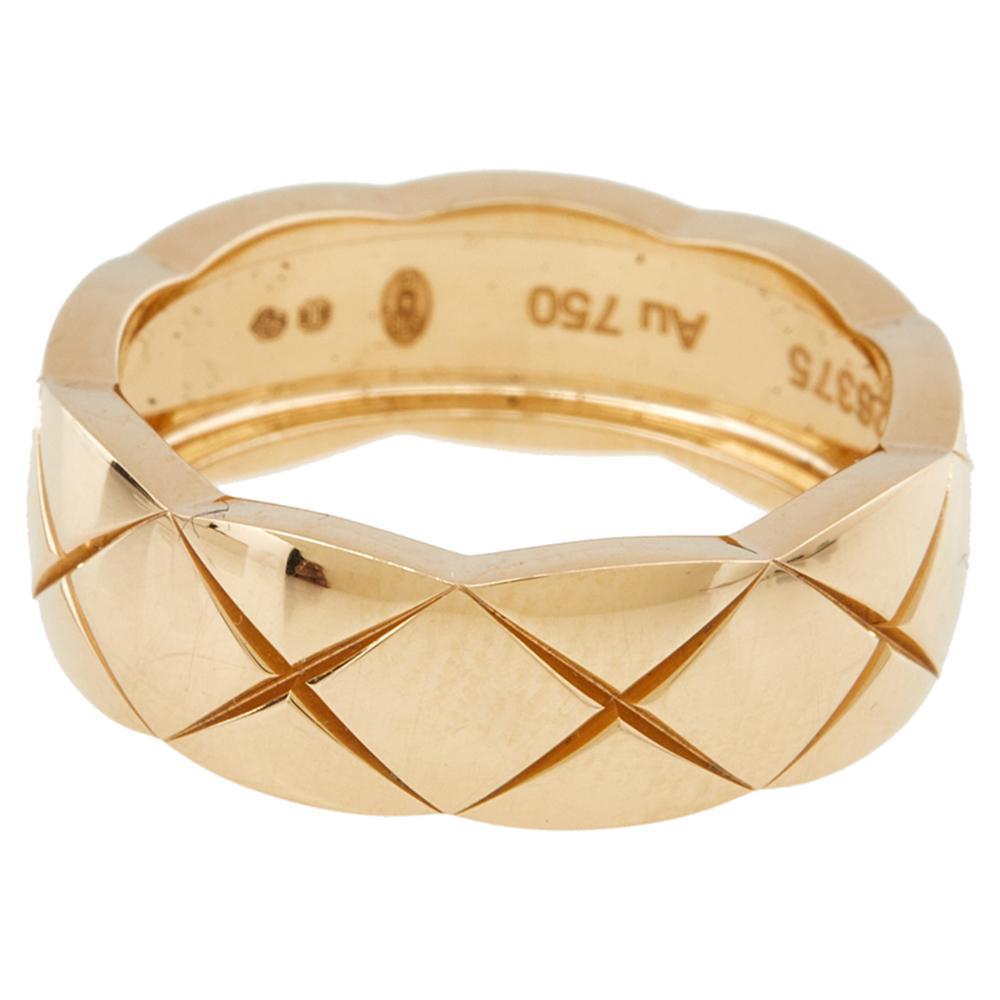 A beautiful piece of jewelry that is elegant and timeless, this Chanel Coco Crush ring can be worn with ease and stacked with pieces from the same line for a contemporary vibe. Constructed in 18k yellow gold, this ring features the iconic quilting