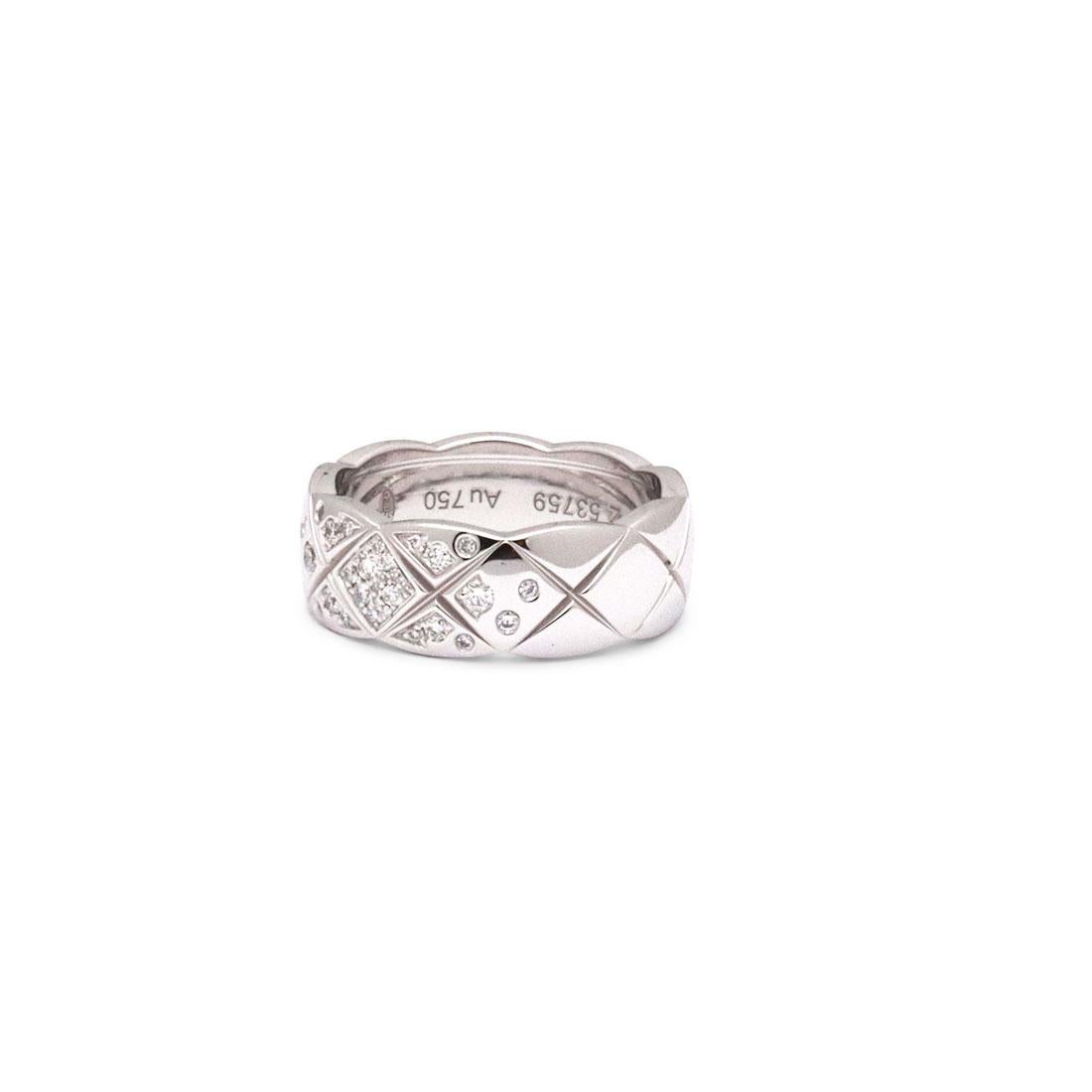 Authentic Chanel Coco Crush ring crafted in 18 karat white gold. This stunning ring features a quilted motif design and is set with round brilliant diamonds with an estimated total carat weight of .20. Signed Chanel, AU750, with serial number and