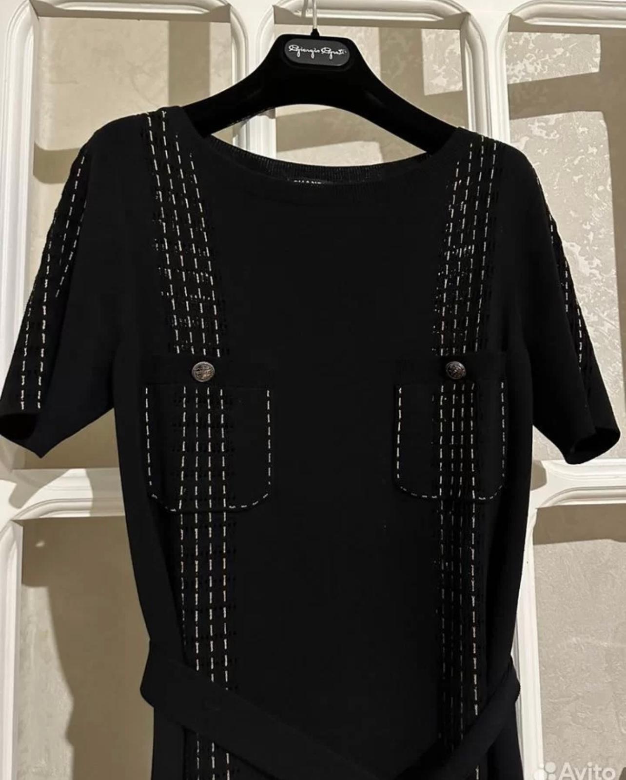 Chanel Coco Cuba Kleines schwarzes Kleid mit Gürtel im Angebot 3