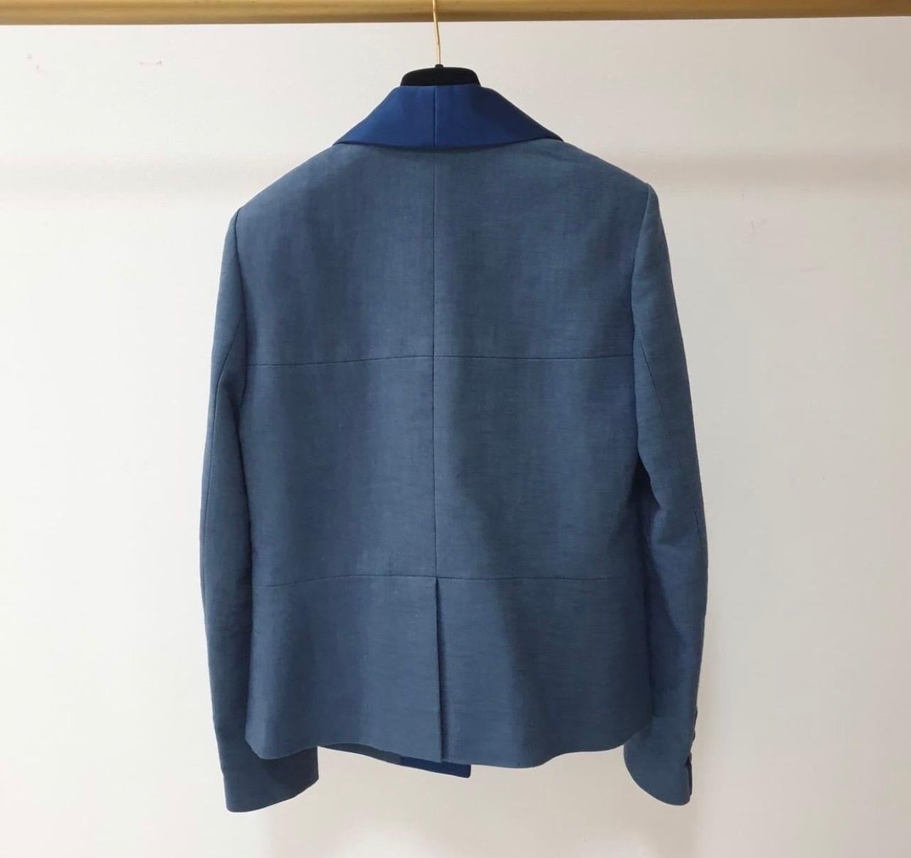 CHANEL 17C Coco Cuba Runway Blazer Jacket with Silk Satin Collar in Blue, 
Size 40 FR. 
With camellia print silk lining and chain weighted hem.
Condition is very good.
For buyers from EU we can provide shipping from Poland. Please demand if you need.
