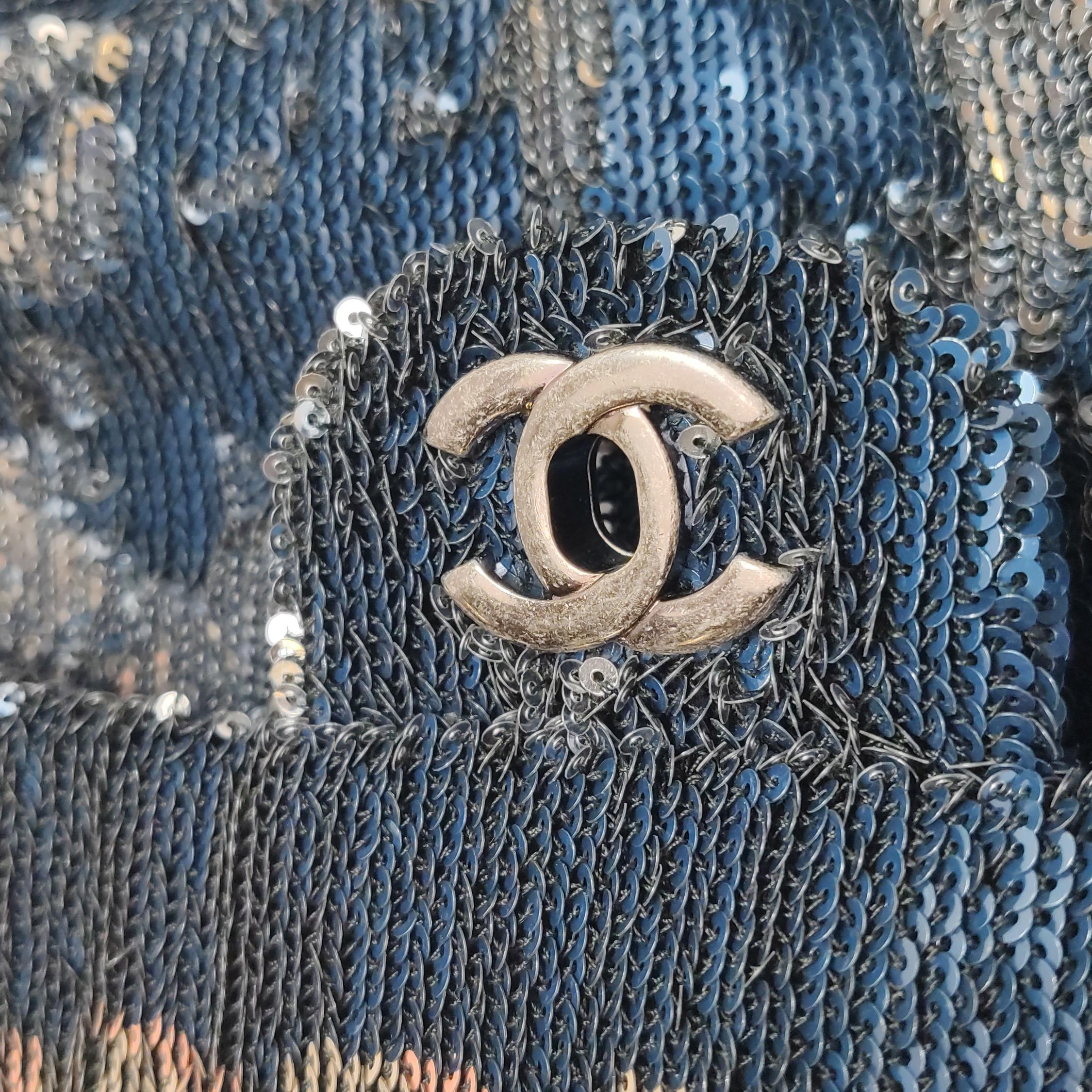 Chanel Coco Cuba Flap Bag Medium Navy Paillettes in vendita 11