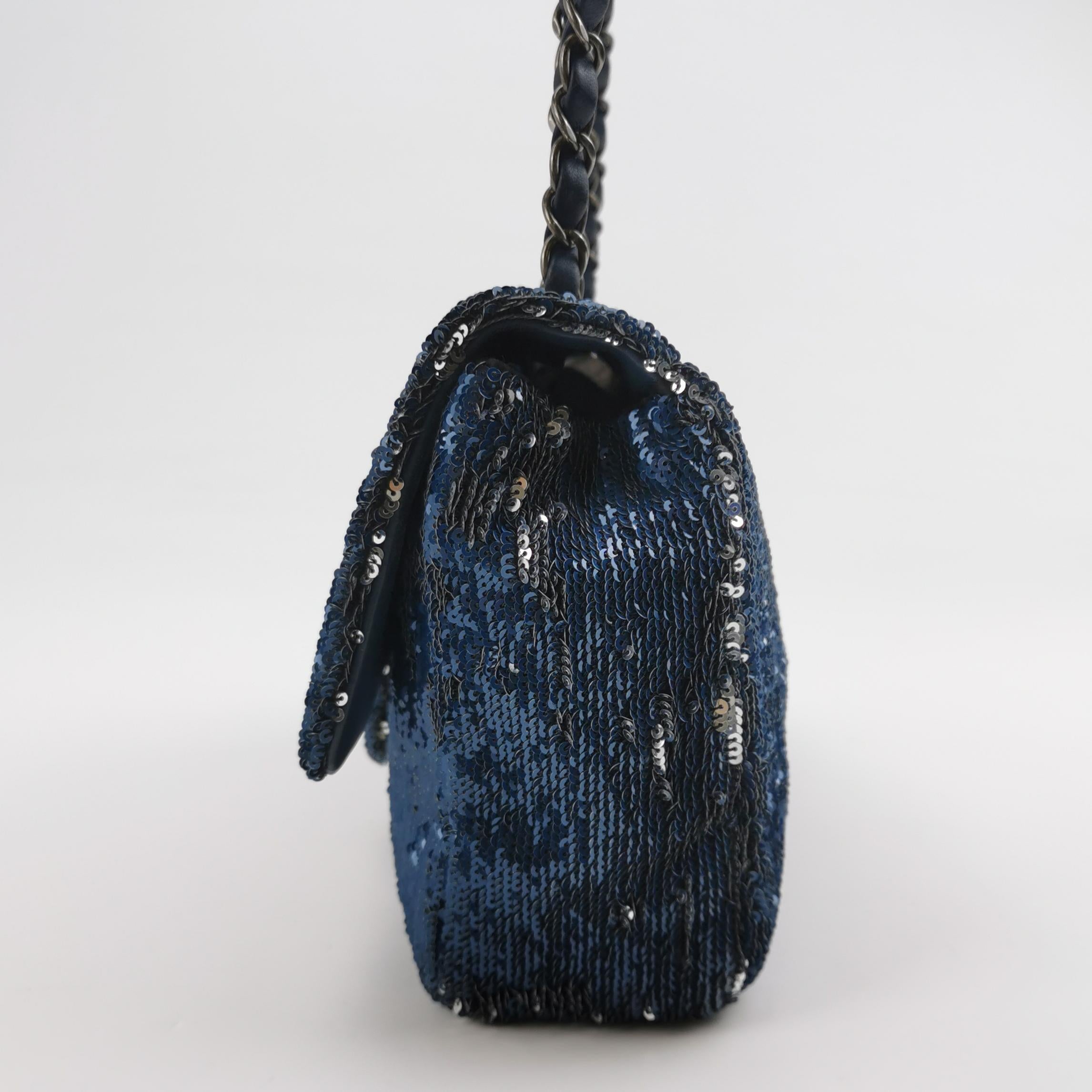 Nero Chanel Coco Cuba Flap Bag Medium Navy Paillettes in vendita
