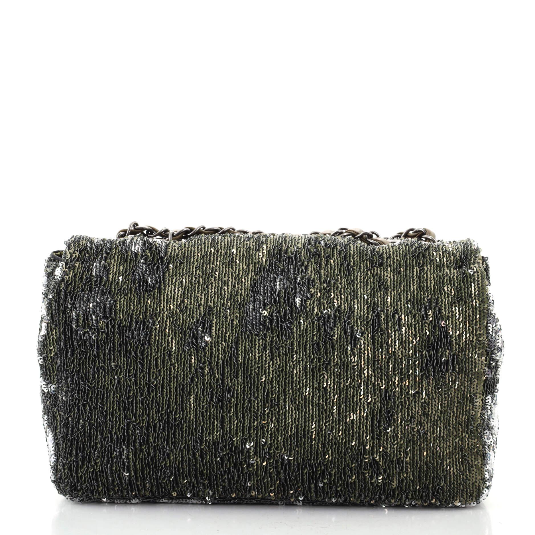 Chanel Coco Cuba Klappentasche mit Pailletten Medium im Zustand „Gut“ in NY, NY