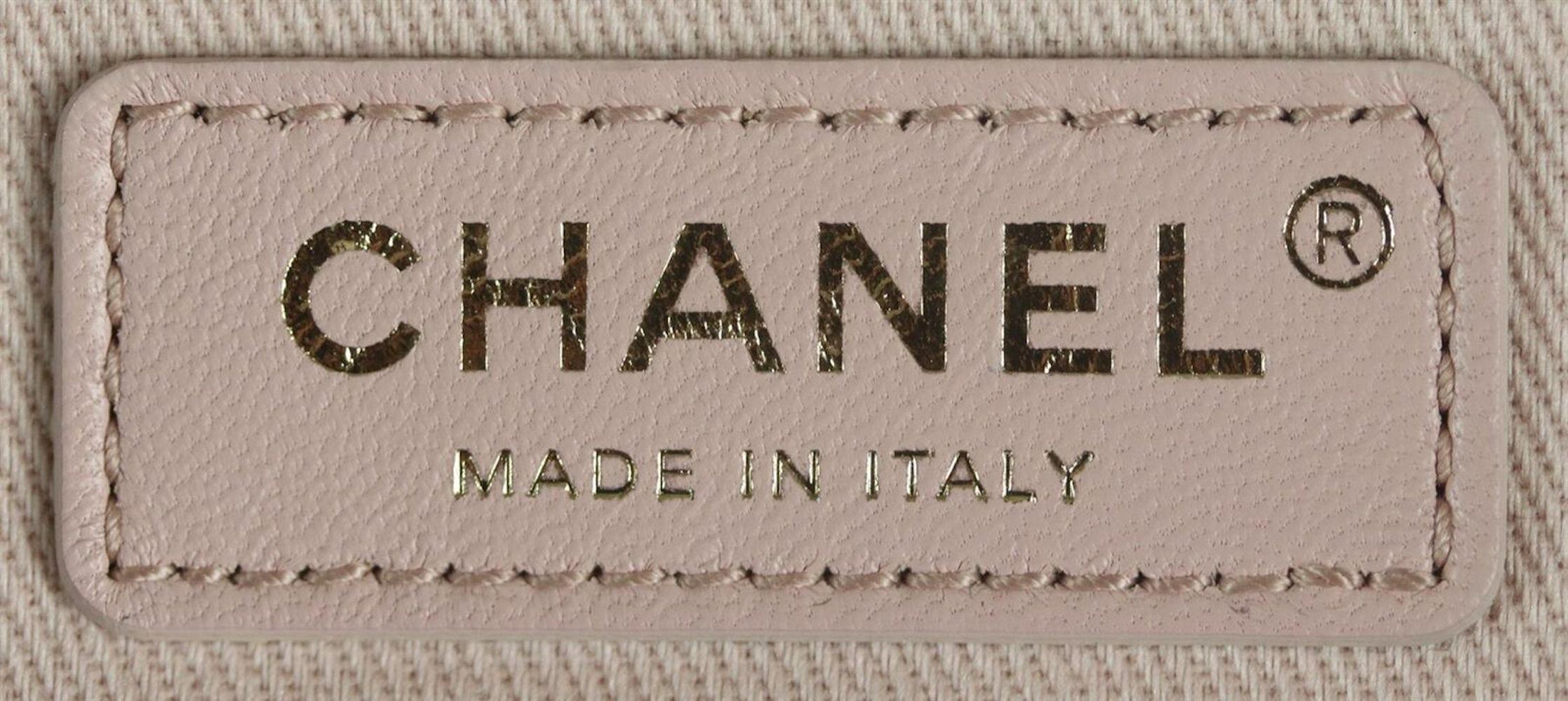 Sac à dos en toile à chevrons patchwork Chanel Coco Cuba  en vente 6