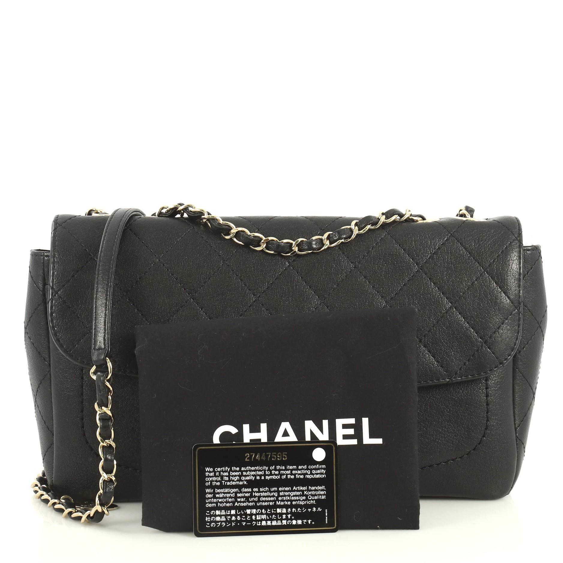This Chanel Coco Curve Flap Messenger Quilted Goatskin Large, crafted from black quilted goatskin, features woven-in leather chain strap and gold-tone hardware. Its CC turn-lock closure opens to a black fabric interior with side zip pocket. Hologram