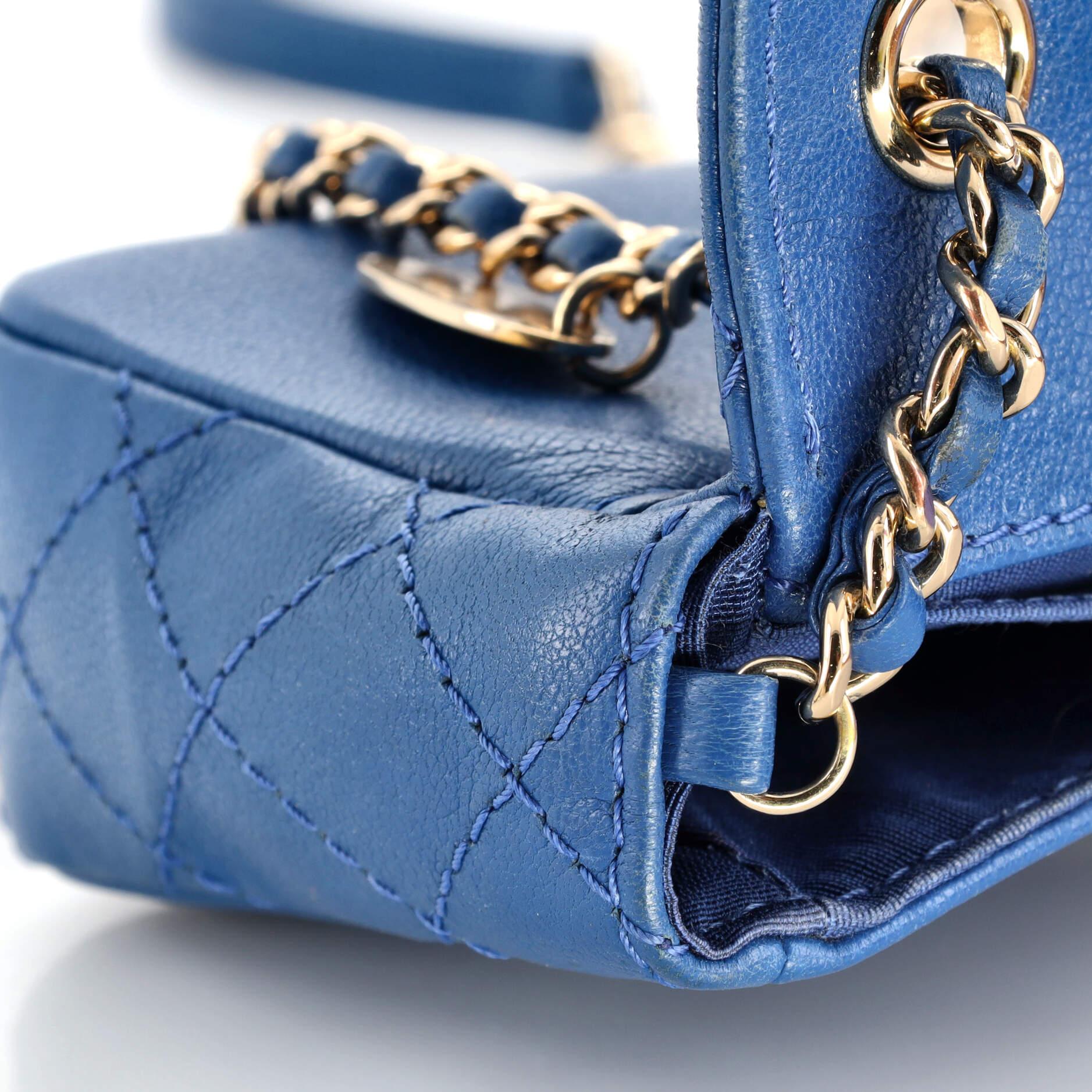 Chanel Coco Curve Flap Messenger Quilted Goatskin Mini For Sale 3