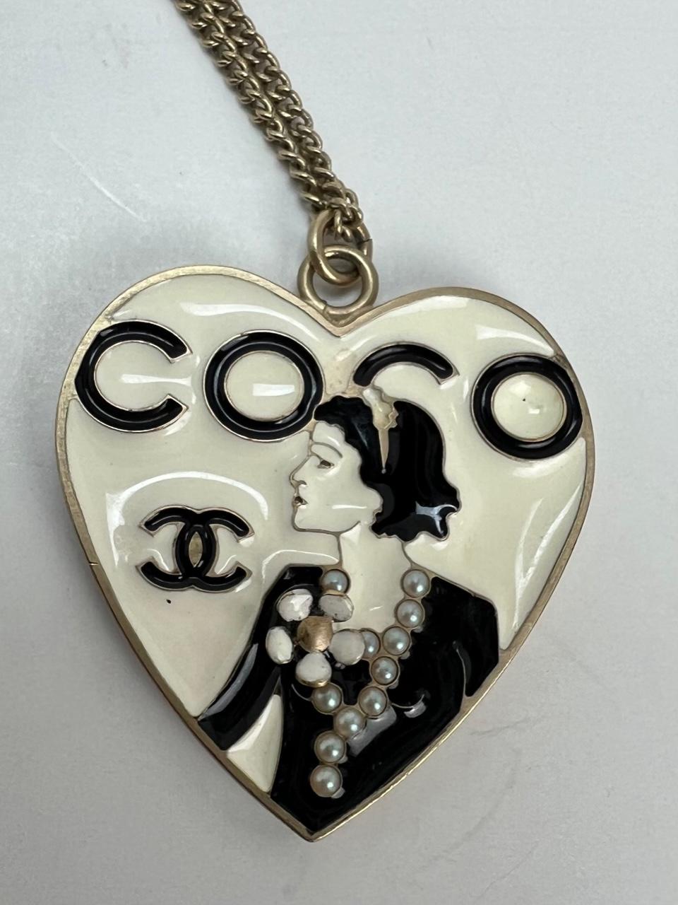 CHANEL Coco Enamel Heart Necklace 7