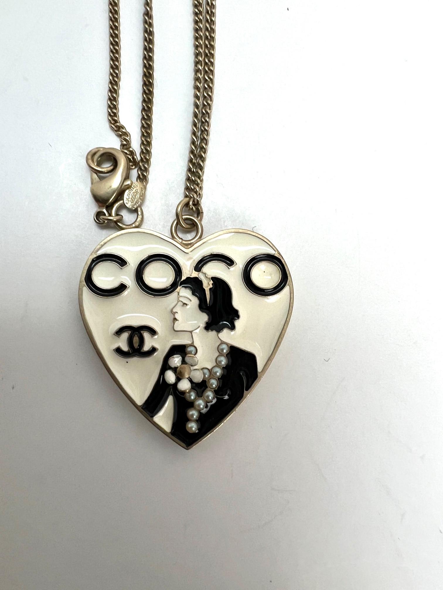 CHANEL Coco Enamel Heart Necklace 8