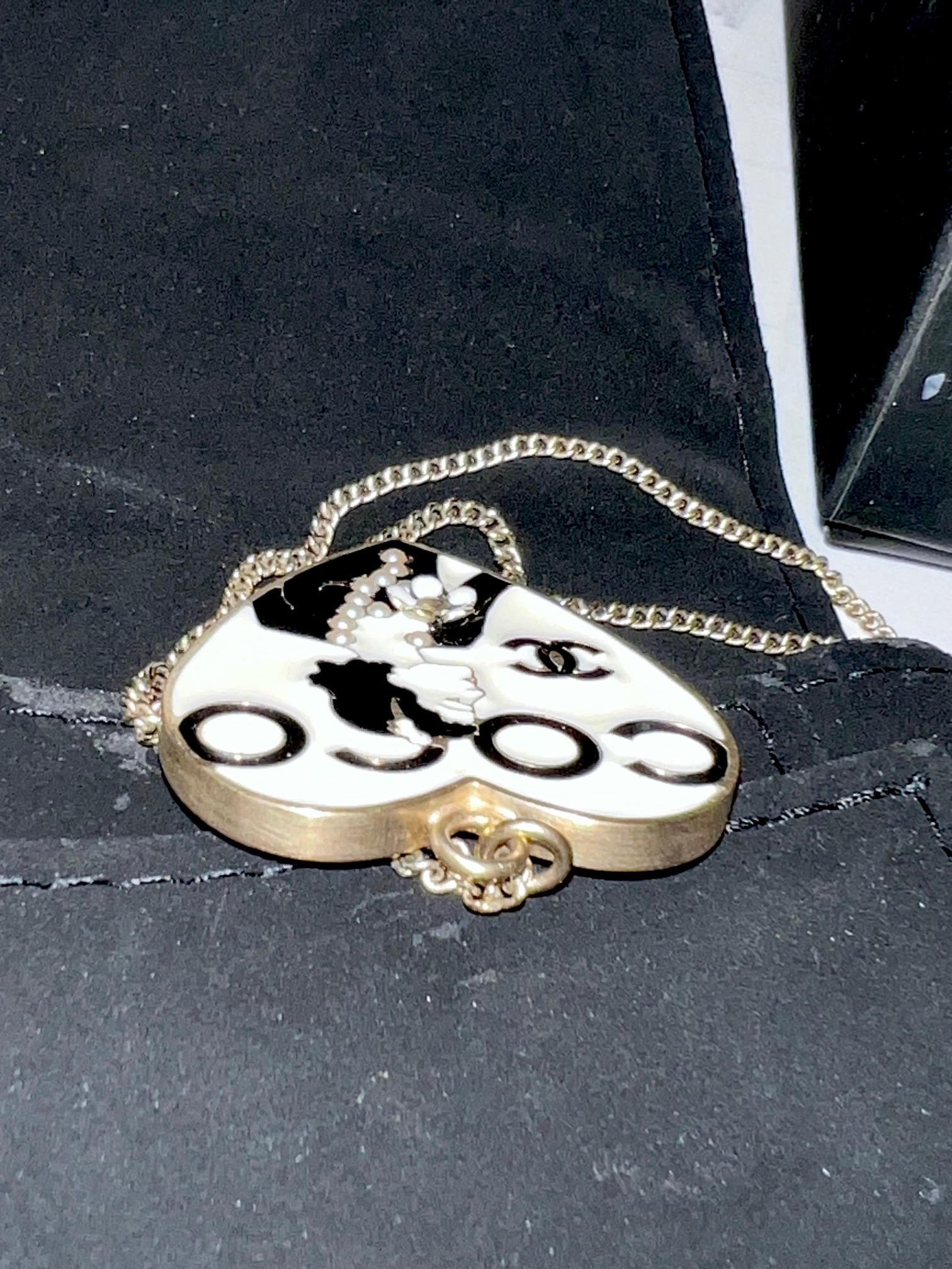 Preowned 100% Authentic 
CHANEL Coco Enamel Heart Necklace
CONDITION: B   very good, well maintained shows minor
signs of use, upon close inspection on back and end of
chain has scratches
MATERIAL: enamel
LENGTH :23'' long  
CHAIN:  12' in  can be