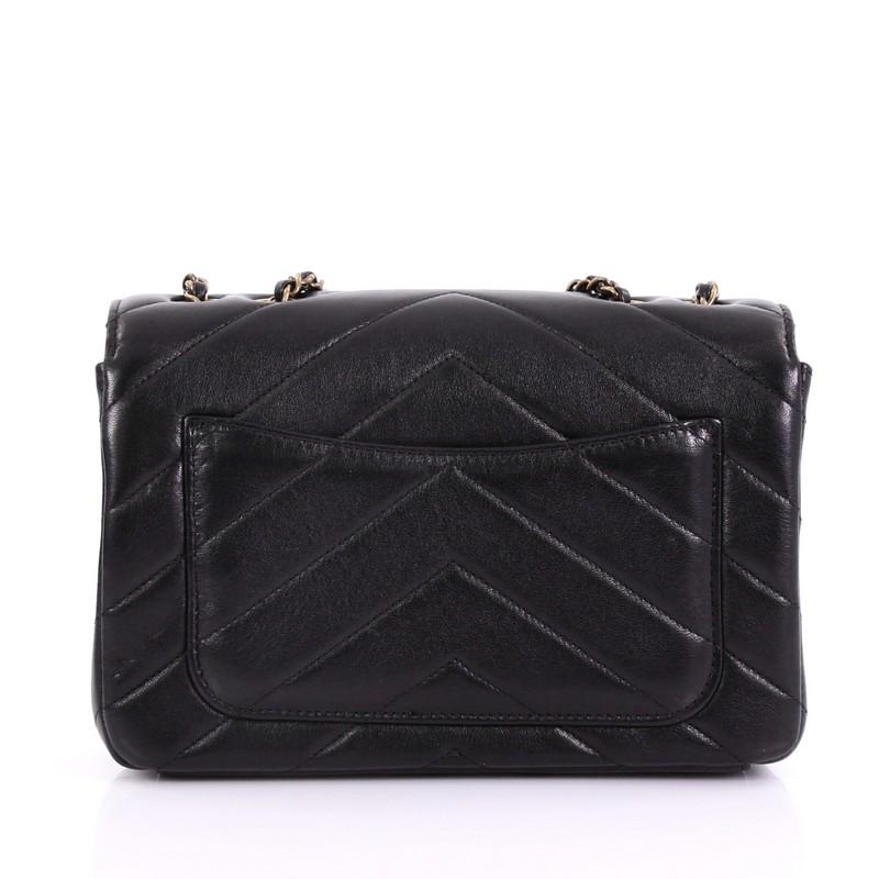 Chanel Coco Envelope Flap Bag Chevron Leder Medium im Zustand „Gut“ in NY, NY