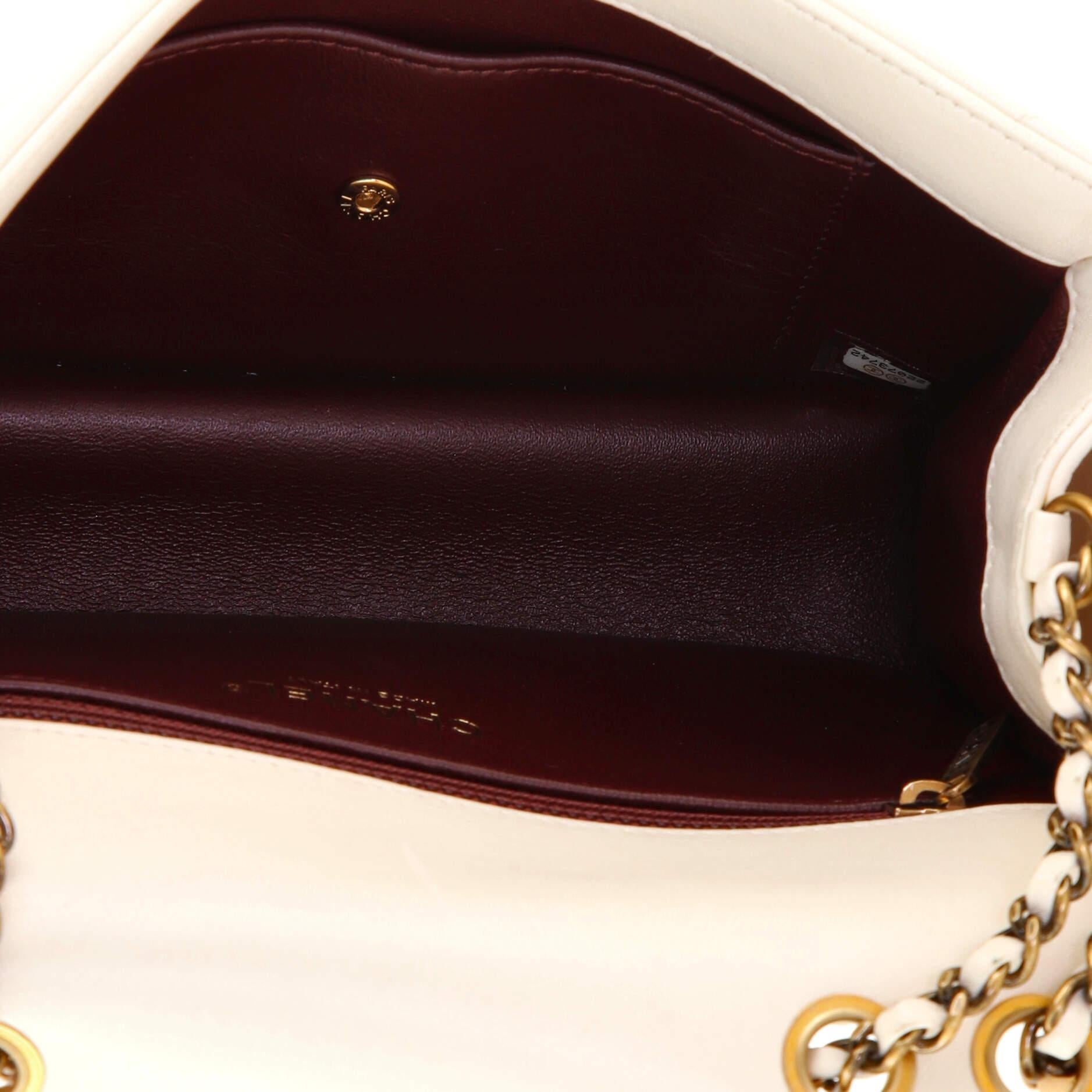 Women's or Men's Chanel Coco Envelope Flap Bag Chevron Leather Medium