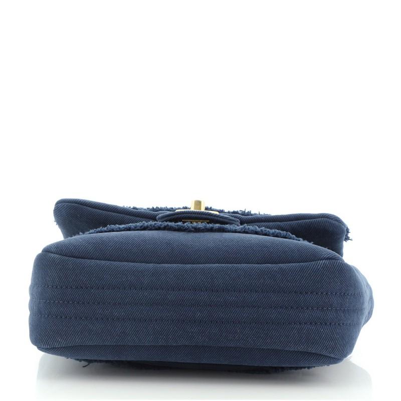 Chanel Coco Flap Tasche Fransen Chevron Denim Klein für Damen oder Herren