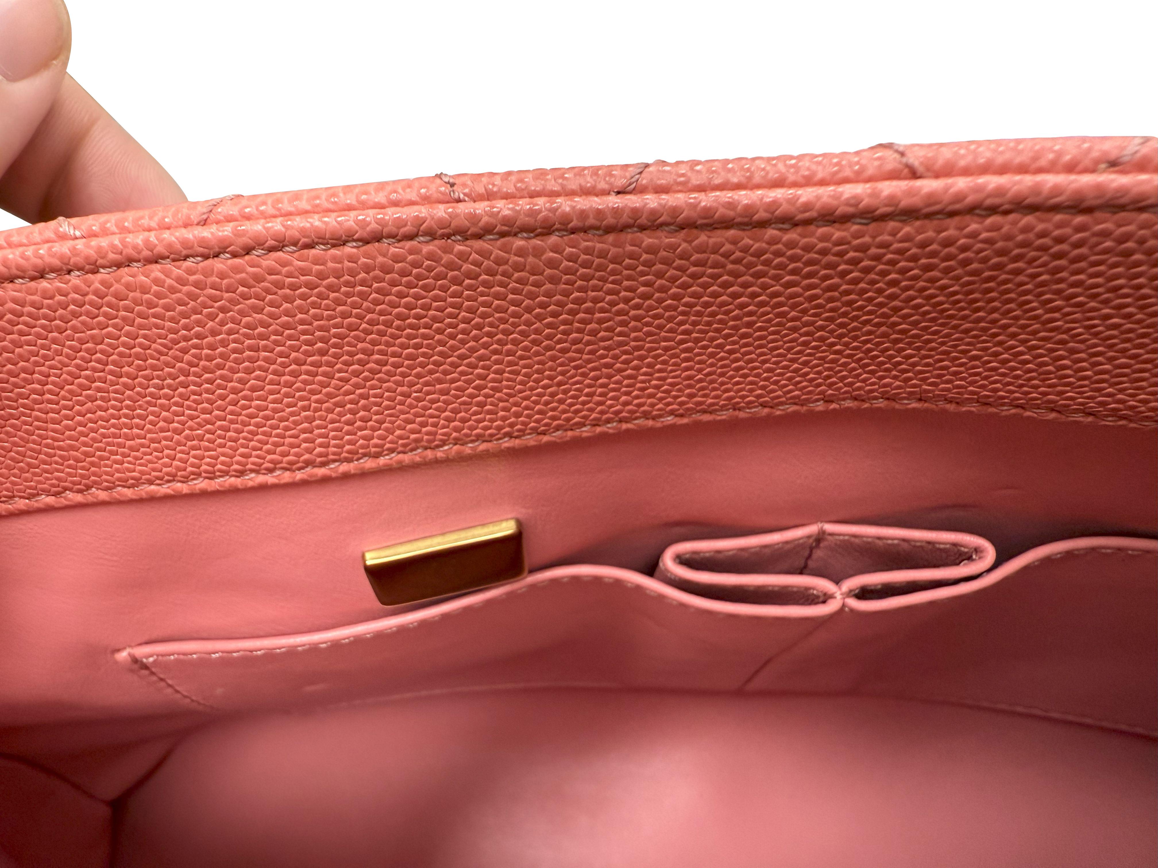 Chanel Coco Handle Flap Borsa in pelle di vitello martellata rosa in vendita 10