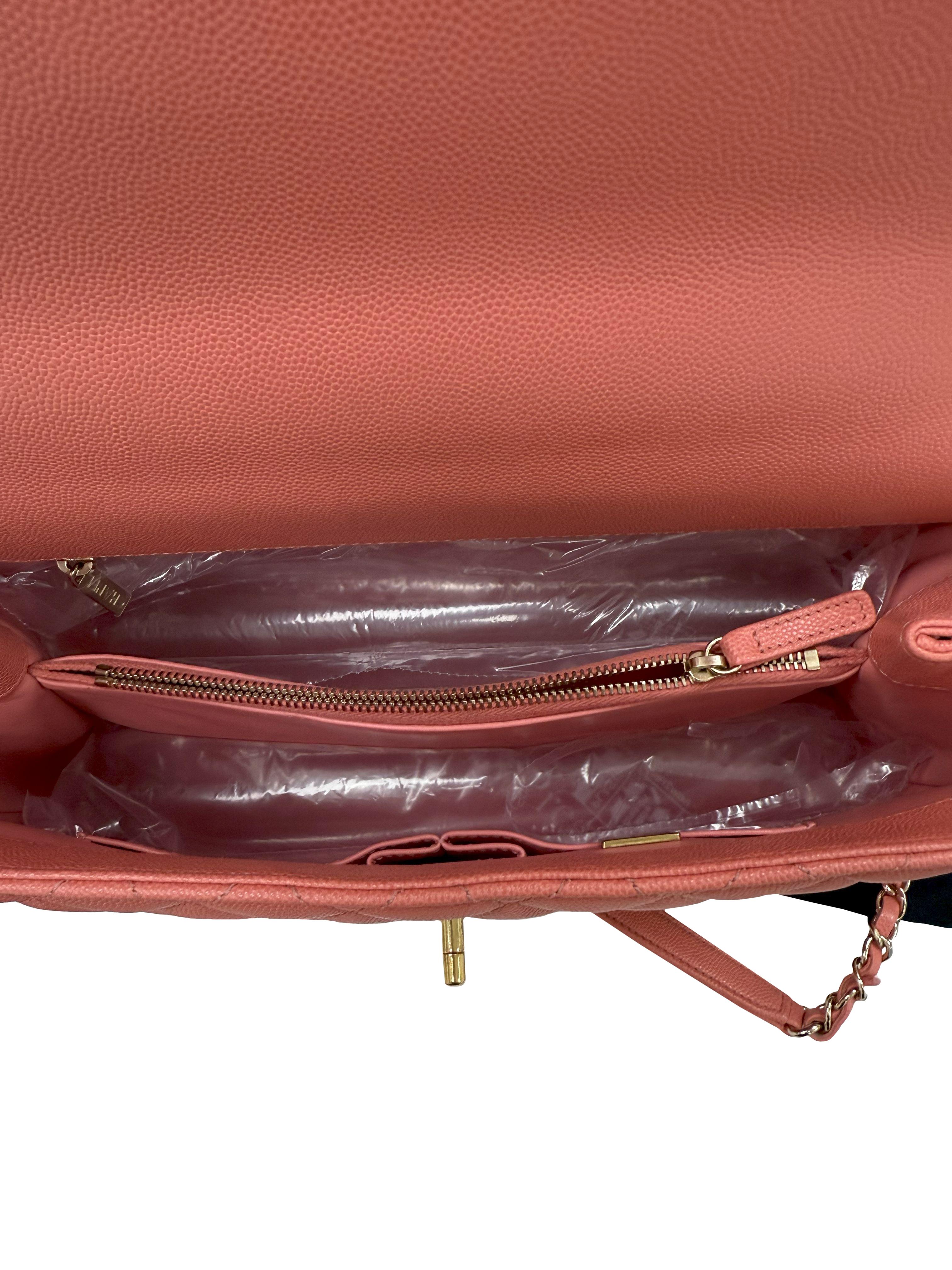 Chanel Coco Handle Flap Borsa in pelle di vitello martellata rosa in vendita 11