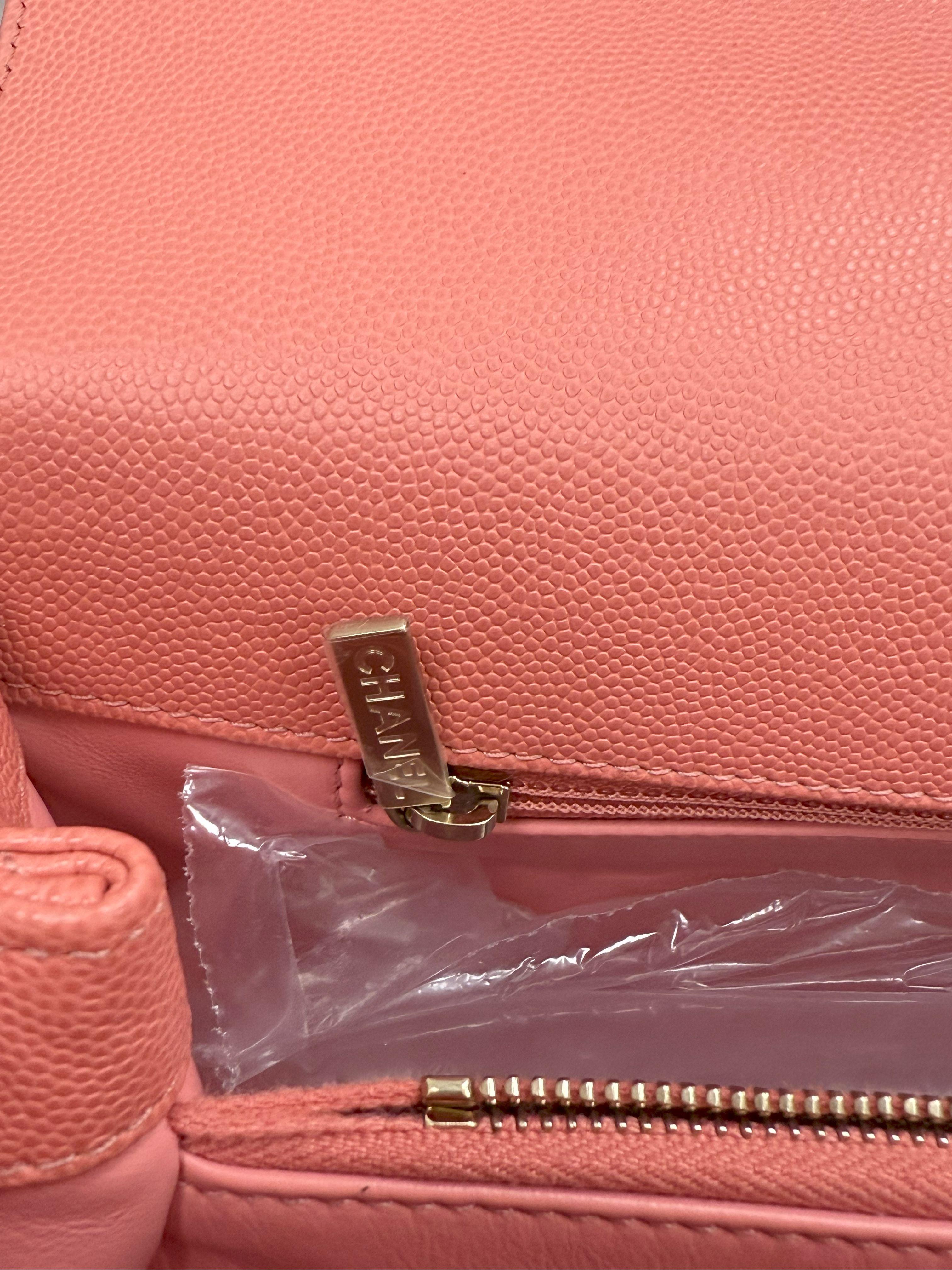 Chanel Coco Handle Flap Borsa in pelle di vitello martellata rosa in vendita 12