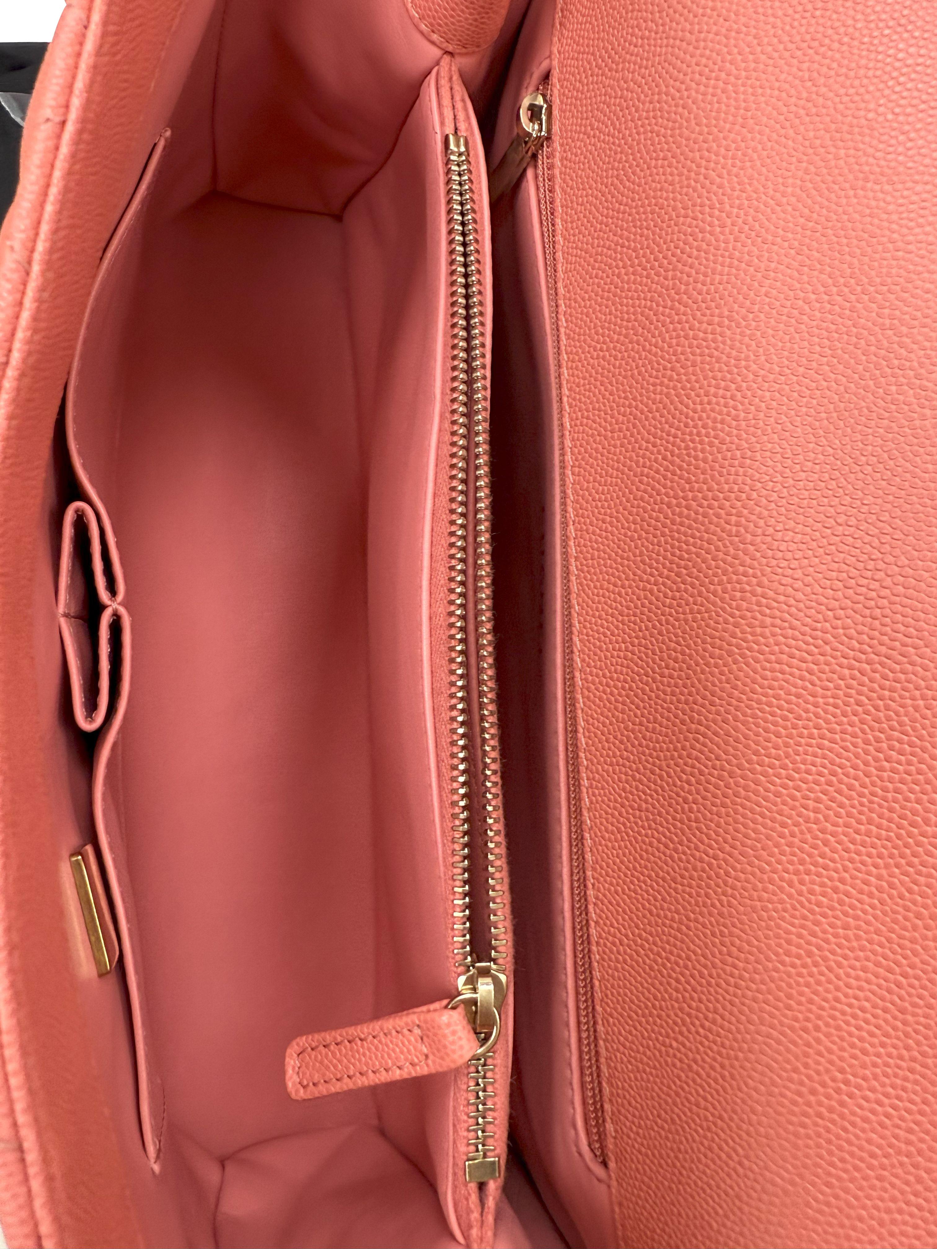 Chanel Coco Handle Flap Borsa in pelle di vitello martellata rosa in vendita 14