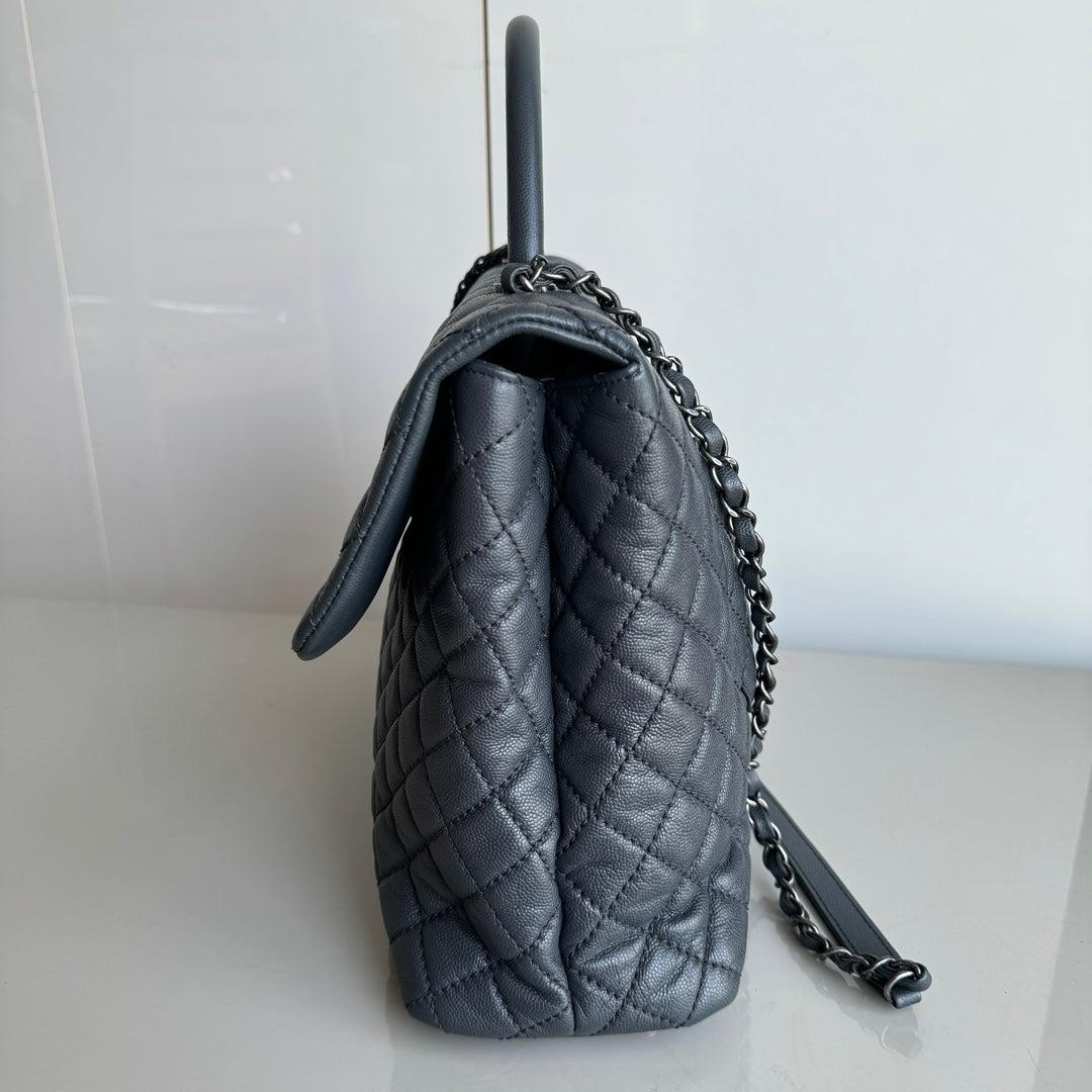 Chanel Coco Handle Maxi Grey Caviar Leather Silver Hardware 32cm, 2015-2016 In Excellent Condition For Sale In AUBERVILLIERS, FR
