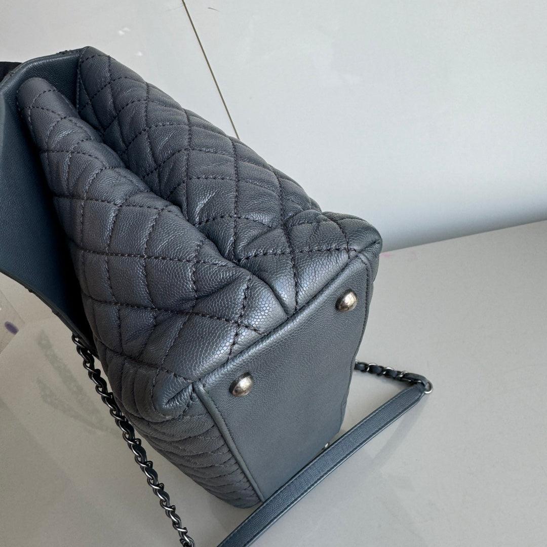 Chanel Coco Handle Maxi Grey Caviar Leather Silver Hardware 32cm, 2015-2016 For Sale 5