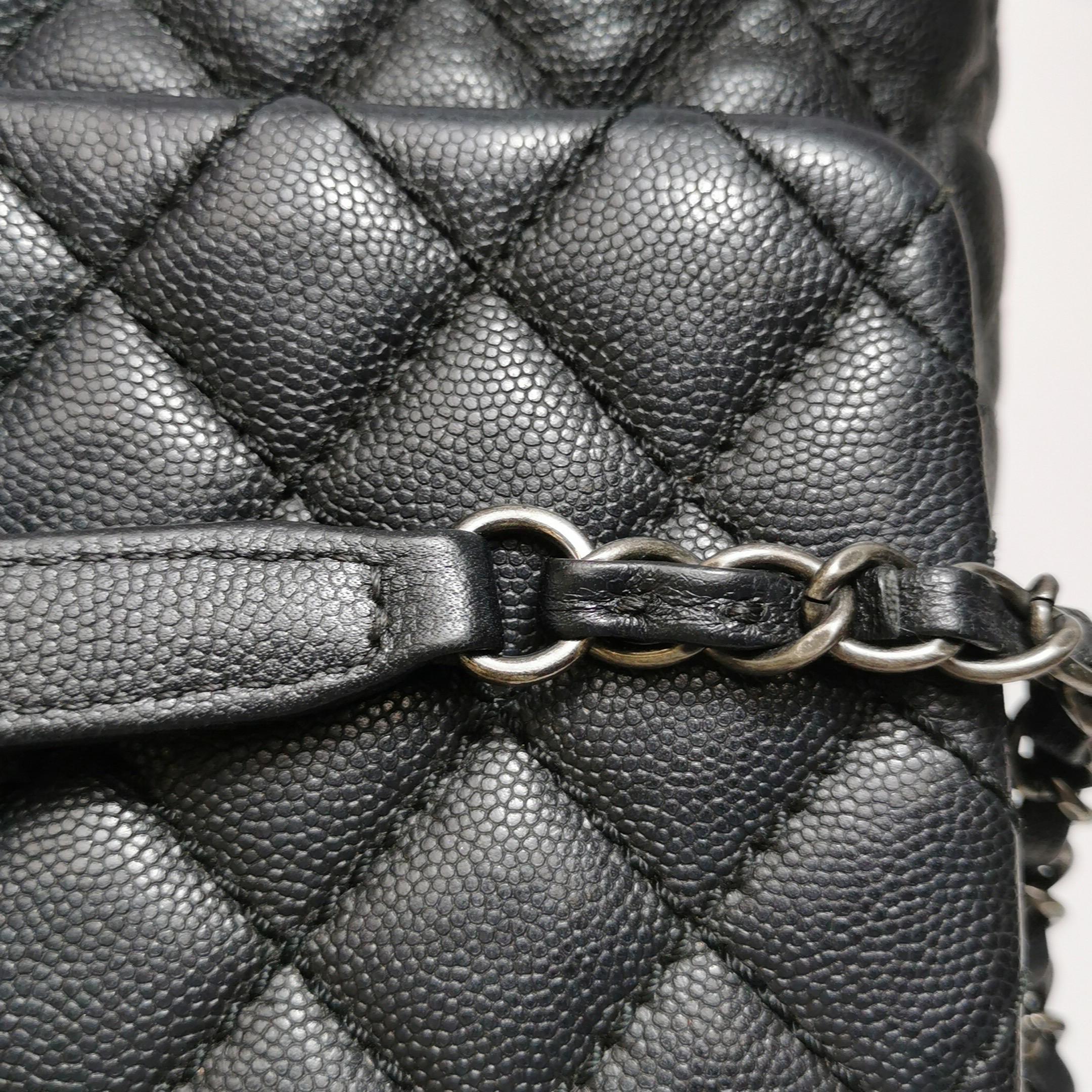 Coco Chanel Manico Medio in Pelle Caviale Nera Hardware Argento, 2016 in vendita 5