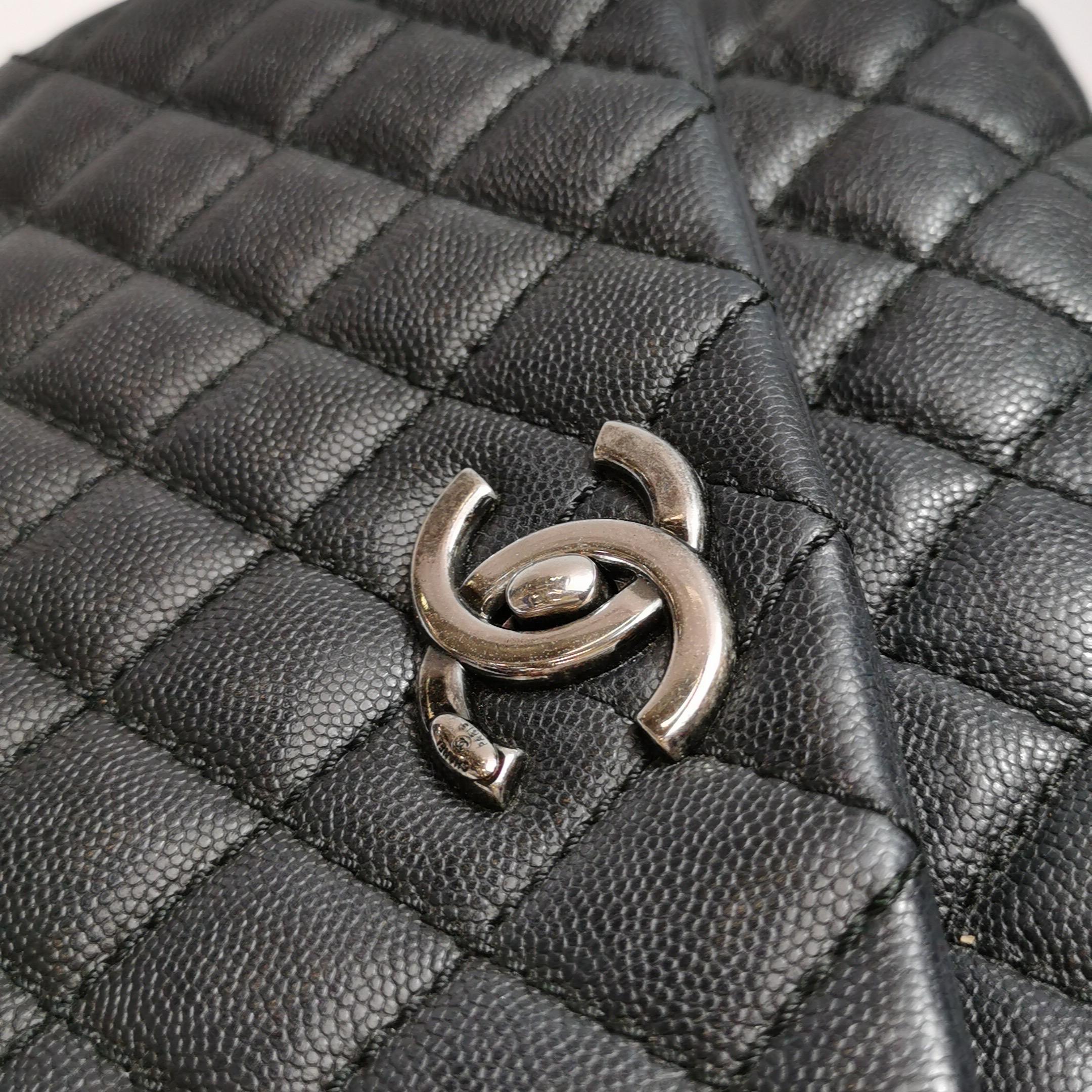 Coco Chanel Manico Medio in Pelle Caviale Nera Hardware Argento, 2016 in vendita 6