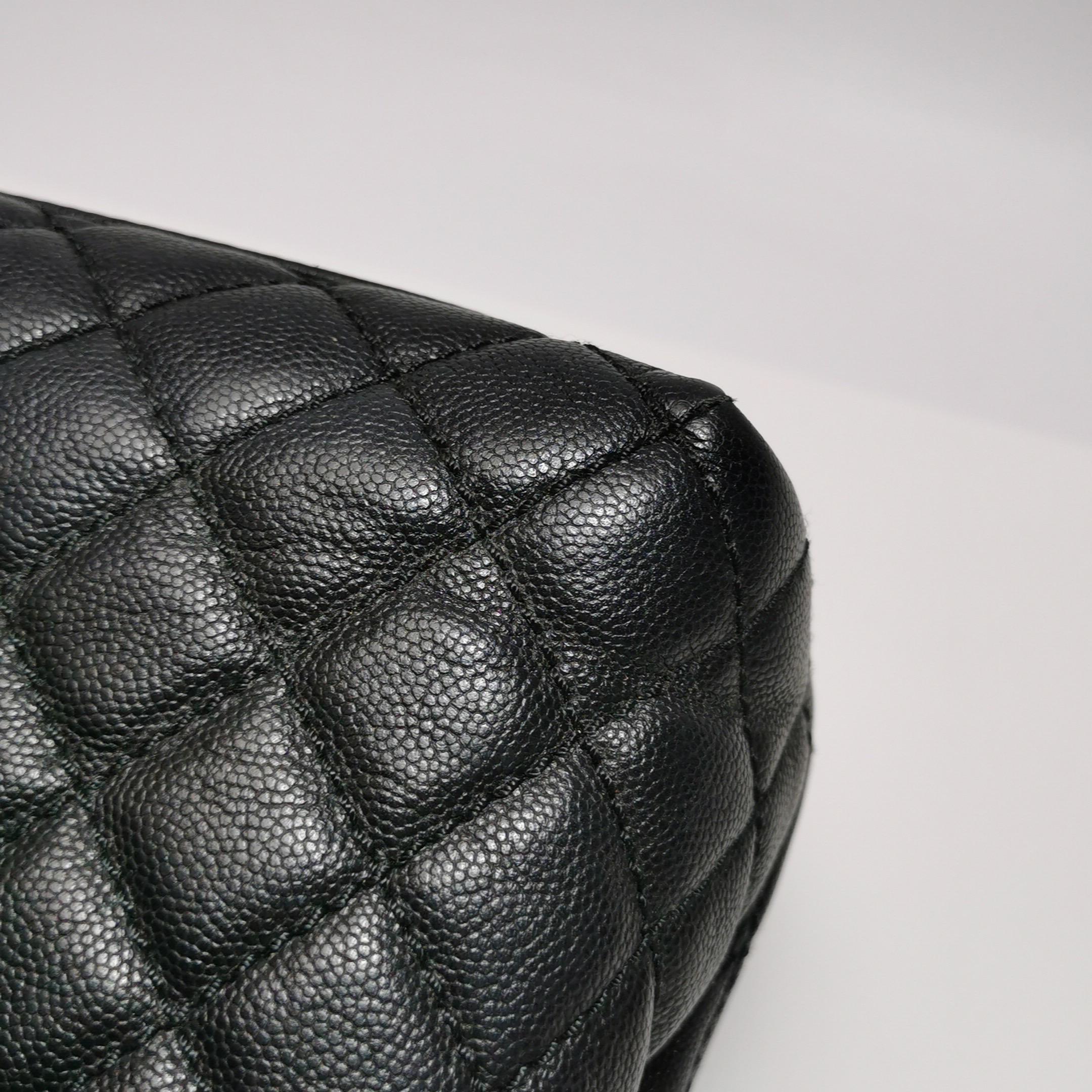 Coco Chanel Manico Medio in Pelle Caviale Nera Hardware Argento, 2016 in vendita 9
