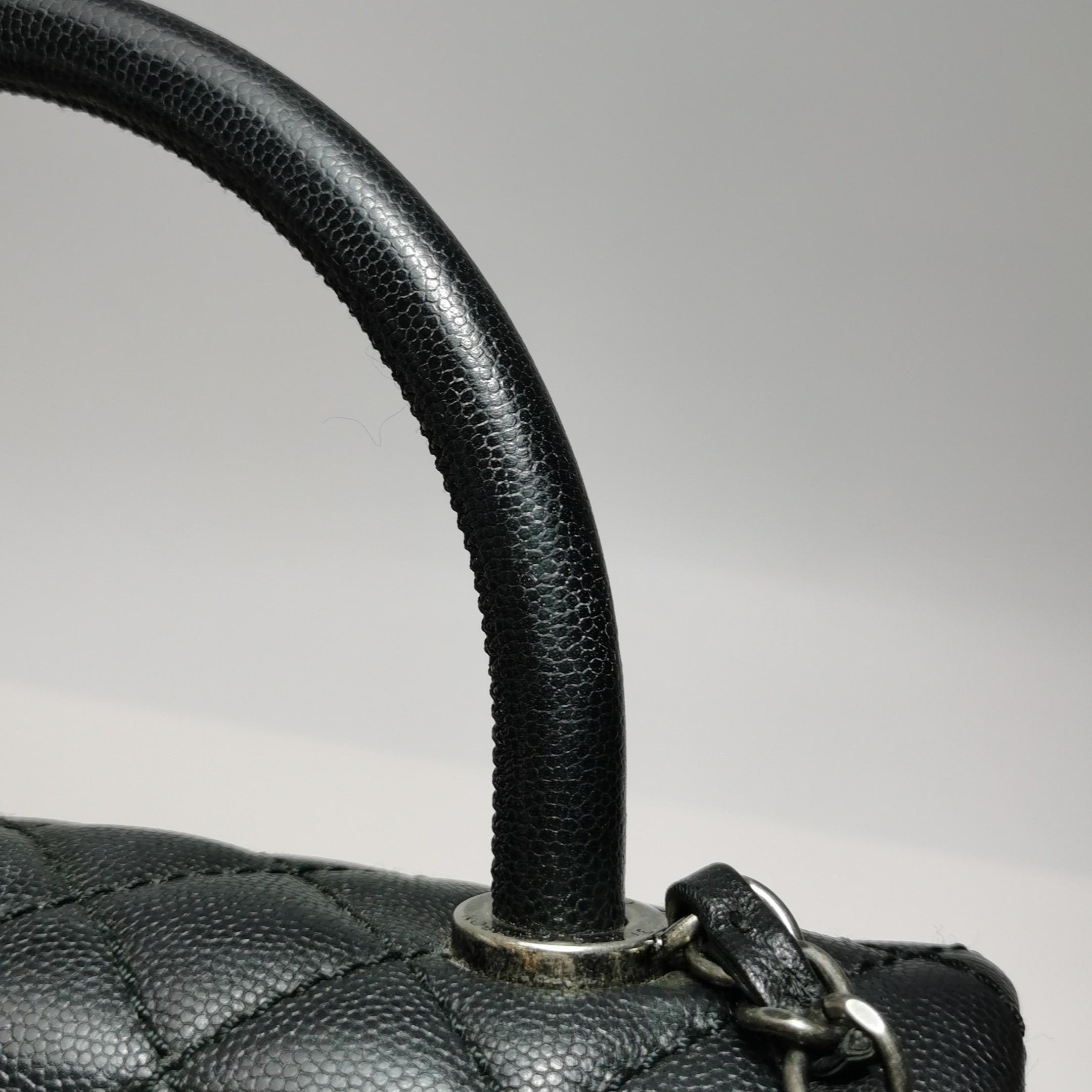 Coco Chanel Manico Medio in Pelle Caviale Nera Hardware Argento, 2016 in vendita 11
