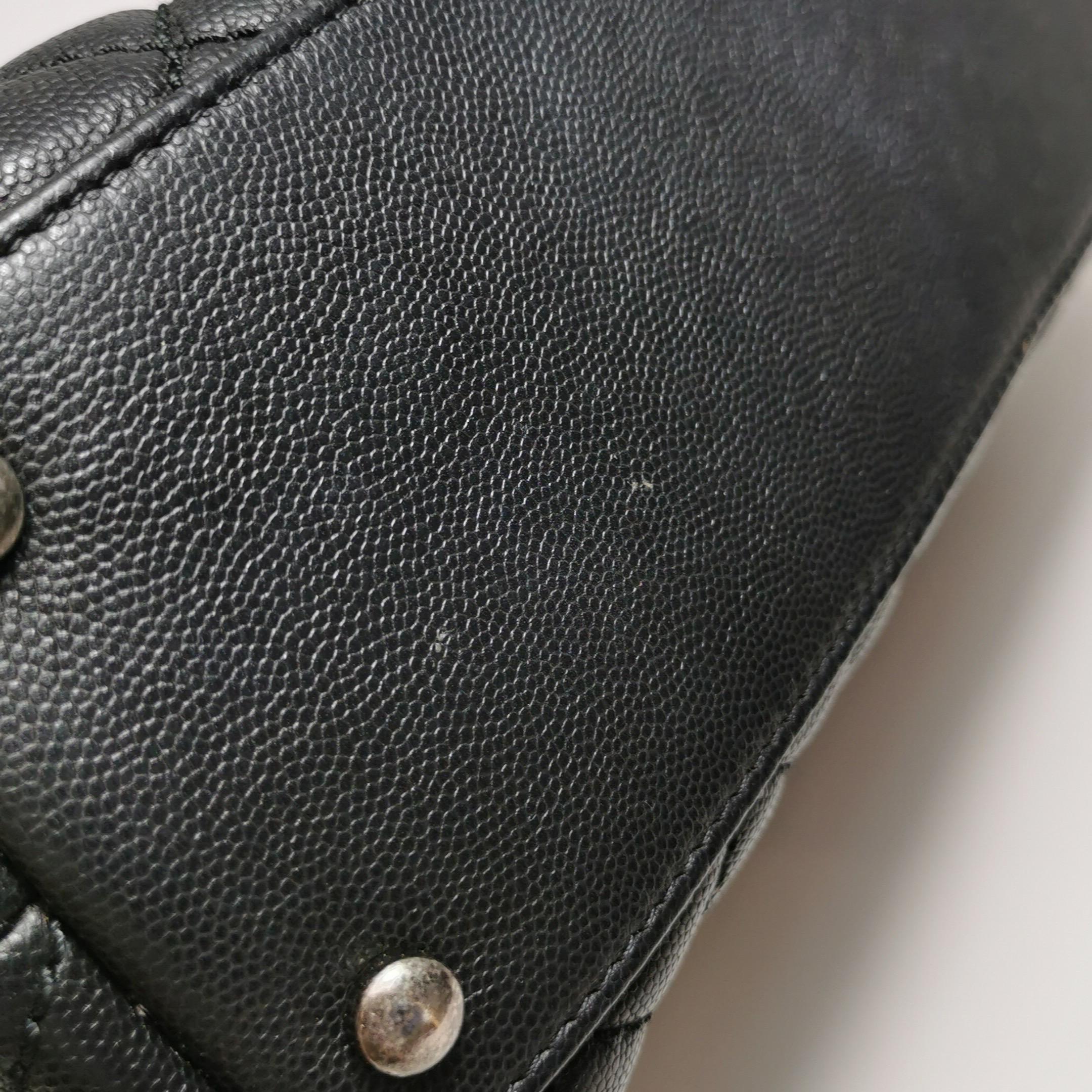 Coco Chanel Manico Medio in Pelle Caviale Nera Hardware Argento, 2016 in vendita 12