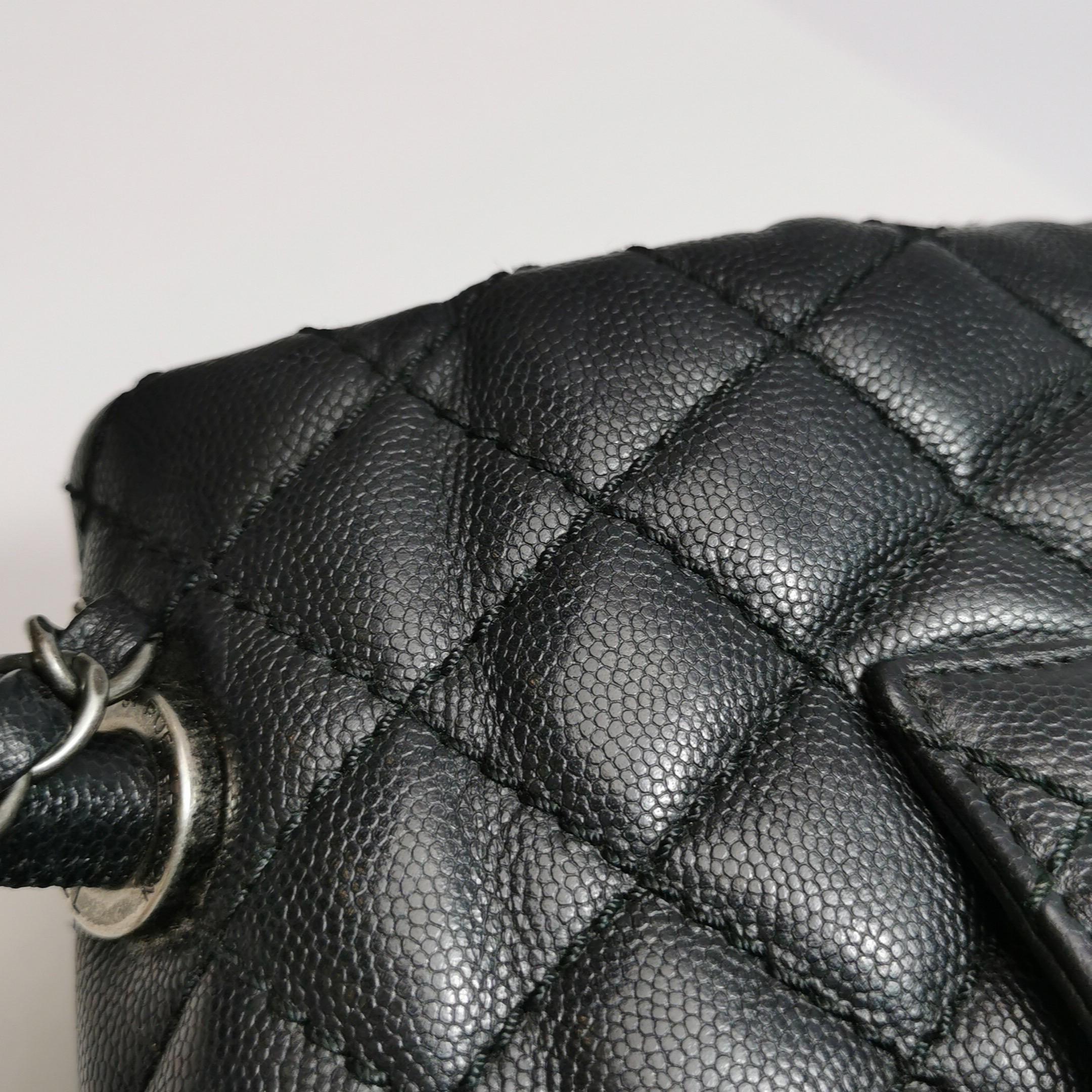 Coco Chanel Manico Medio in Pelle Caviale Nera Hardware Argento, 2016 in vendita 13