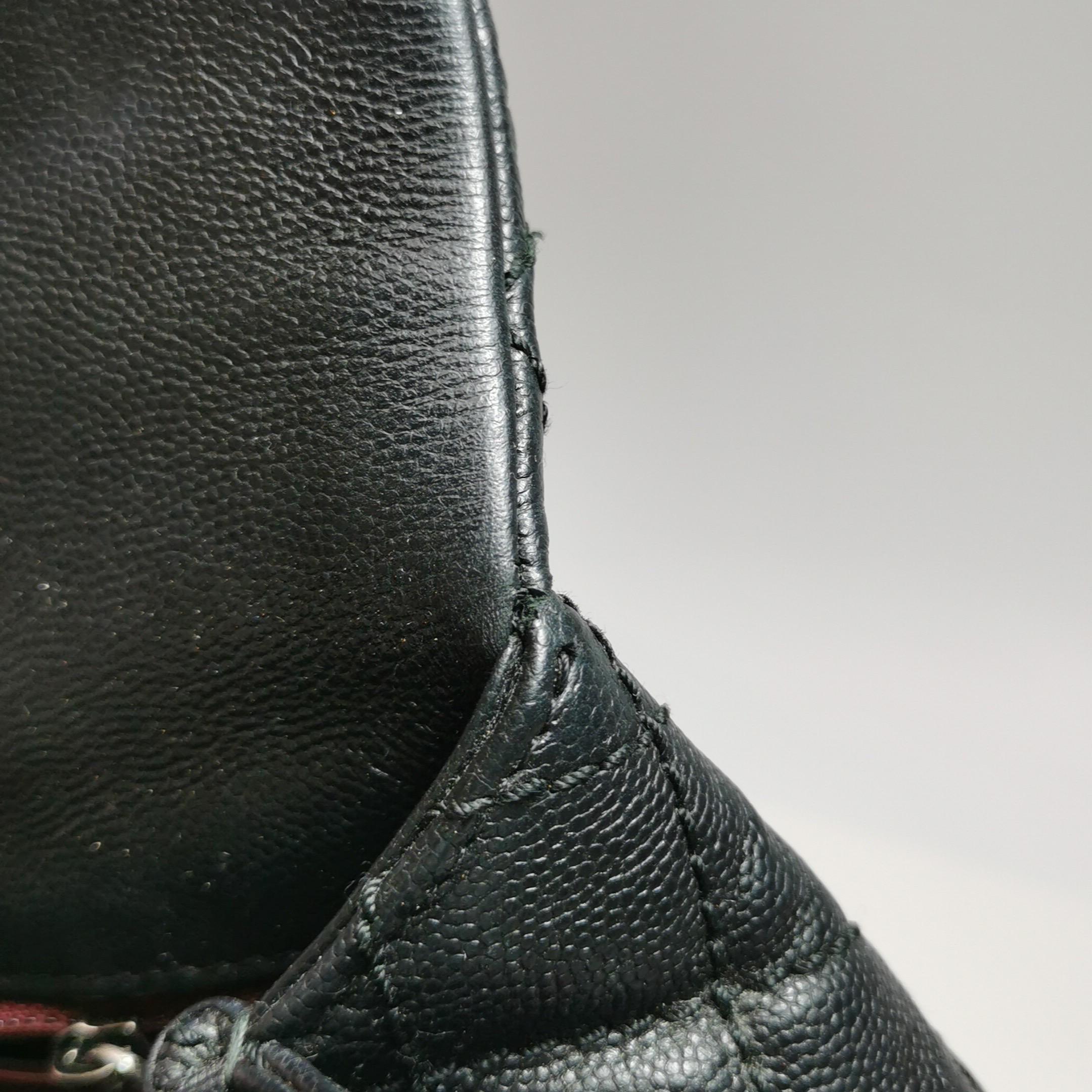 Coco Chanel Manico Medio in Pelle Caviale Nera Hardware Argento, 2016 in vendita 15