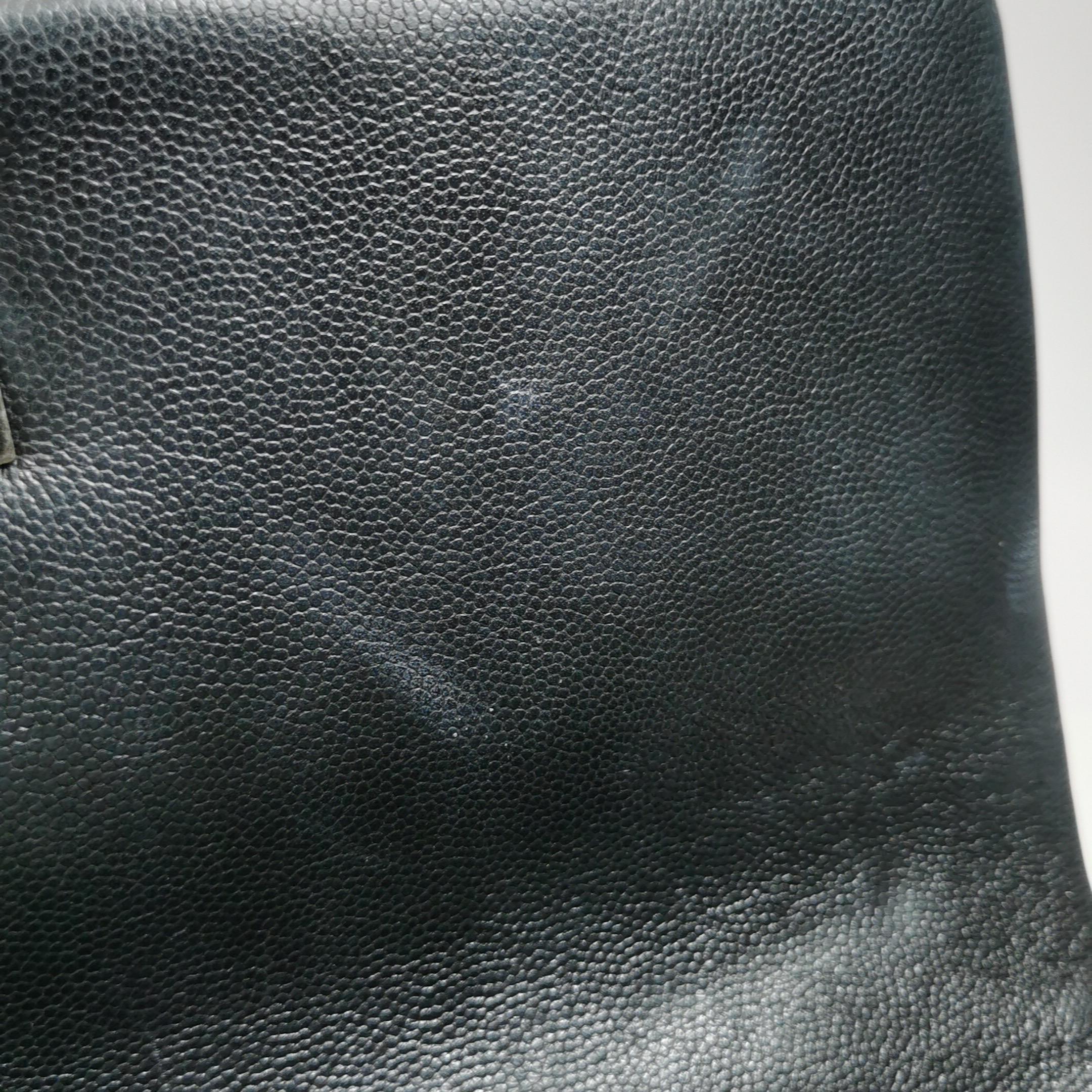 Coco Chanel Manico Medio in Pelle Caviale Nera Hardware Argento, 2016 in vendita 3