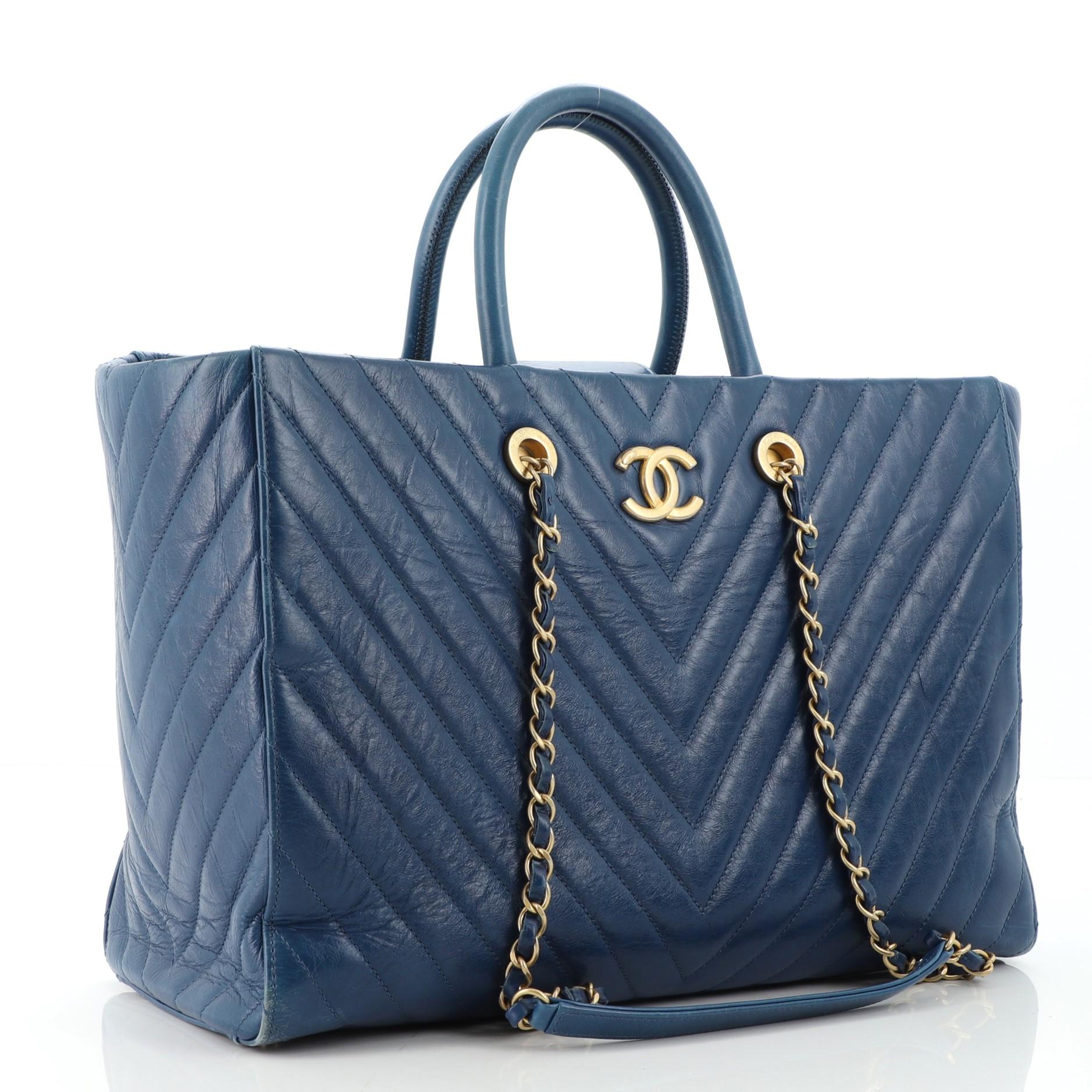 Chanel Coco Handle Einkaufstasche Chevron aus gealtertem Kalbsleder groß (Violett)