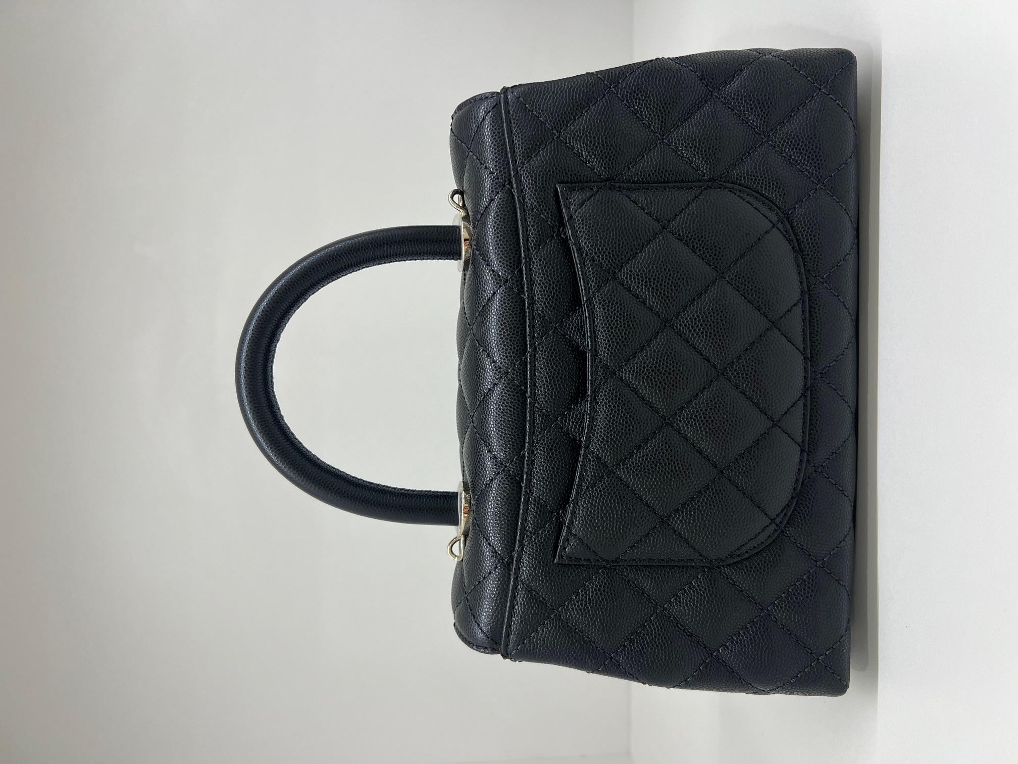 Condition:;9.5/10 Excellent (no marks on leather, hardware intact)


Colour: Black

Leather: Caviar

Hardware Colour: Champagne Gold

RRP: $11,950 AUD

Measurement: 22 x 16 x 6.5

Year of Production; Series 24

Inclusion: Full Set