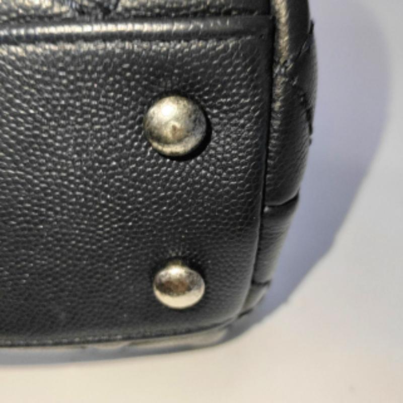 Asa Coco Chanel Pequeña Piel Caviar Azul Marino Herrajes Plateados en venta 6