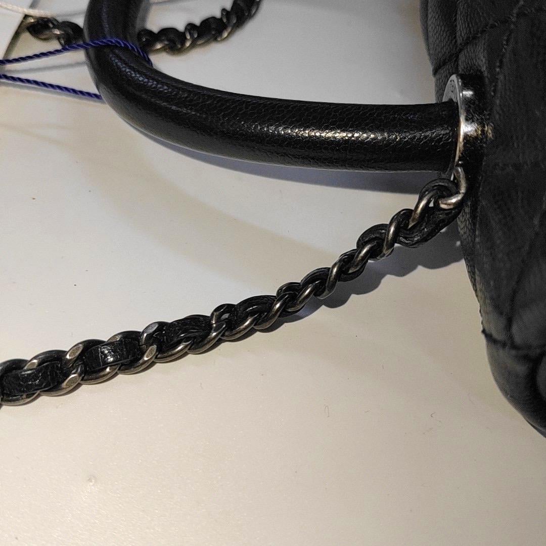 Asa Coco Chanel Pequeña Piel Caviar Azul Marino Herrajes Plateados en venta 9