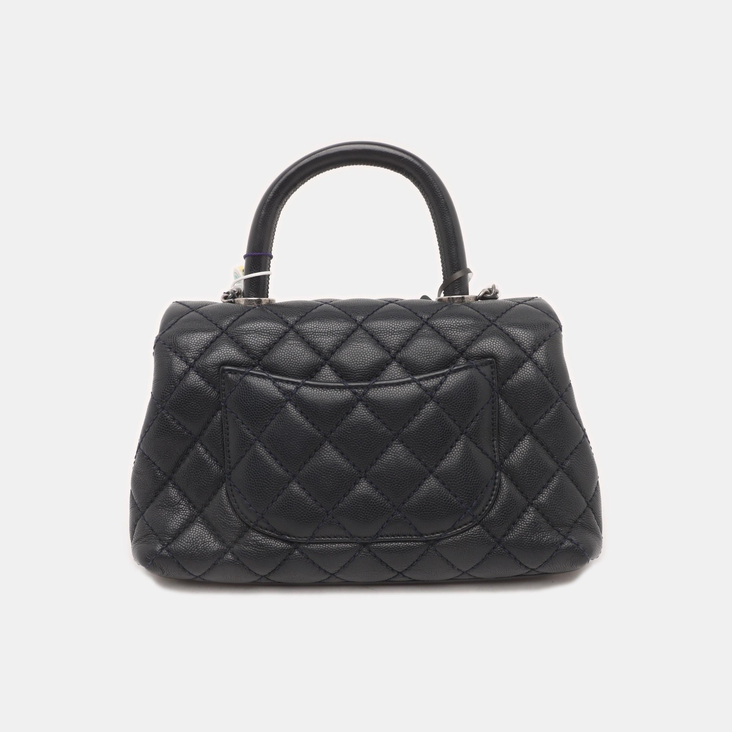 Asa Coco Chanel Pequeña Piel Caviar Azul Marino Herrajes Plateados Negro en venta