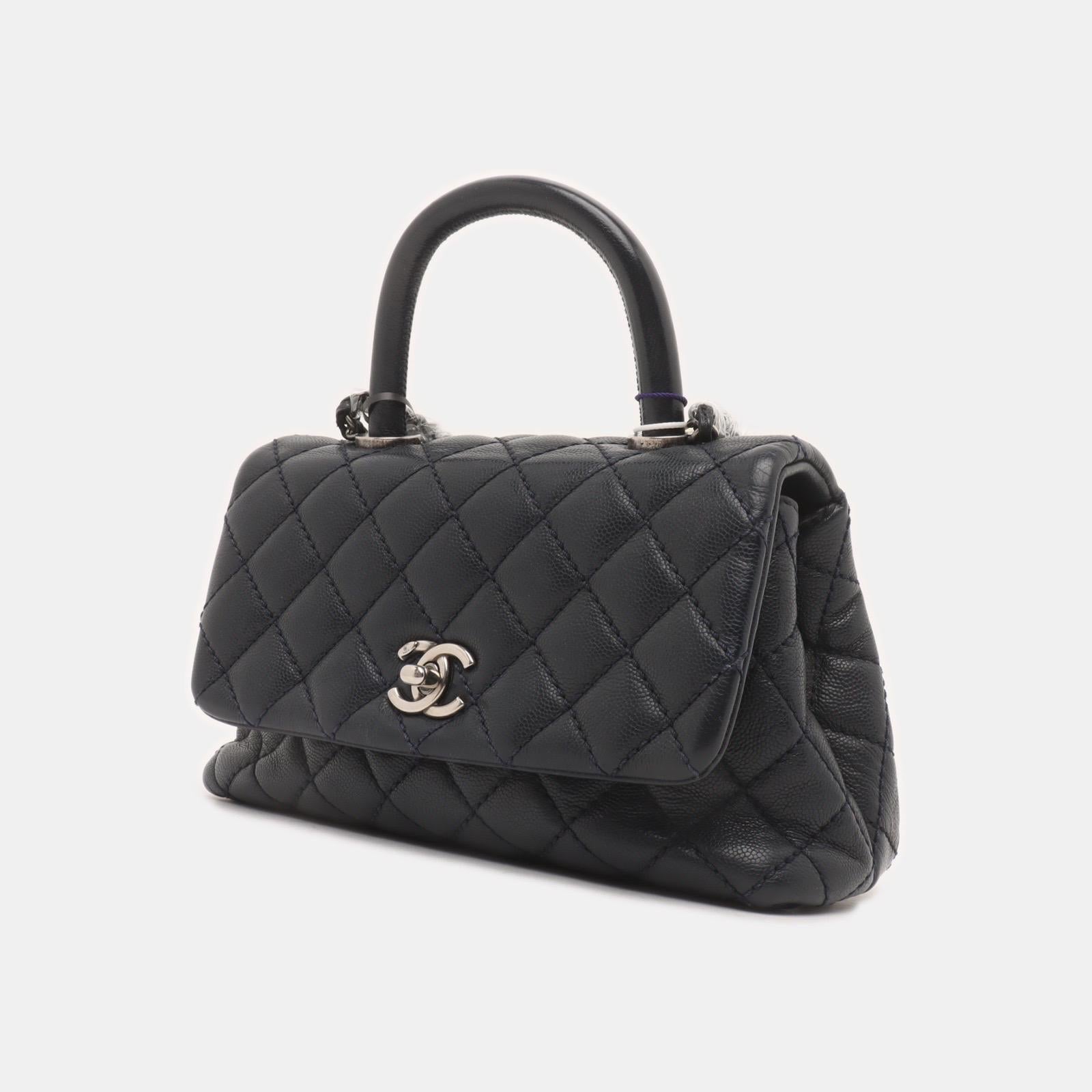 Asa Coco Chanel Pequeña Piel Caviar Azul Marino Herrajes Plateados en Bueno estado para la venta en AUBERVILLIERS, FR