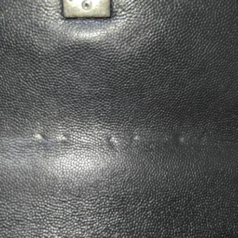 Asa Coco Chanel Pequeña Piel Caviar Azul Marino Herrajes Plateados en venta 1