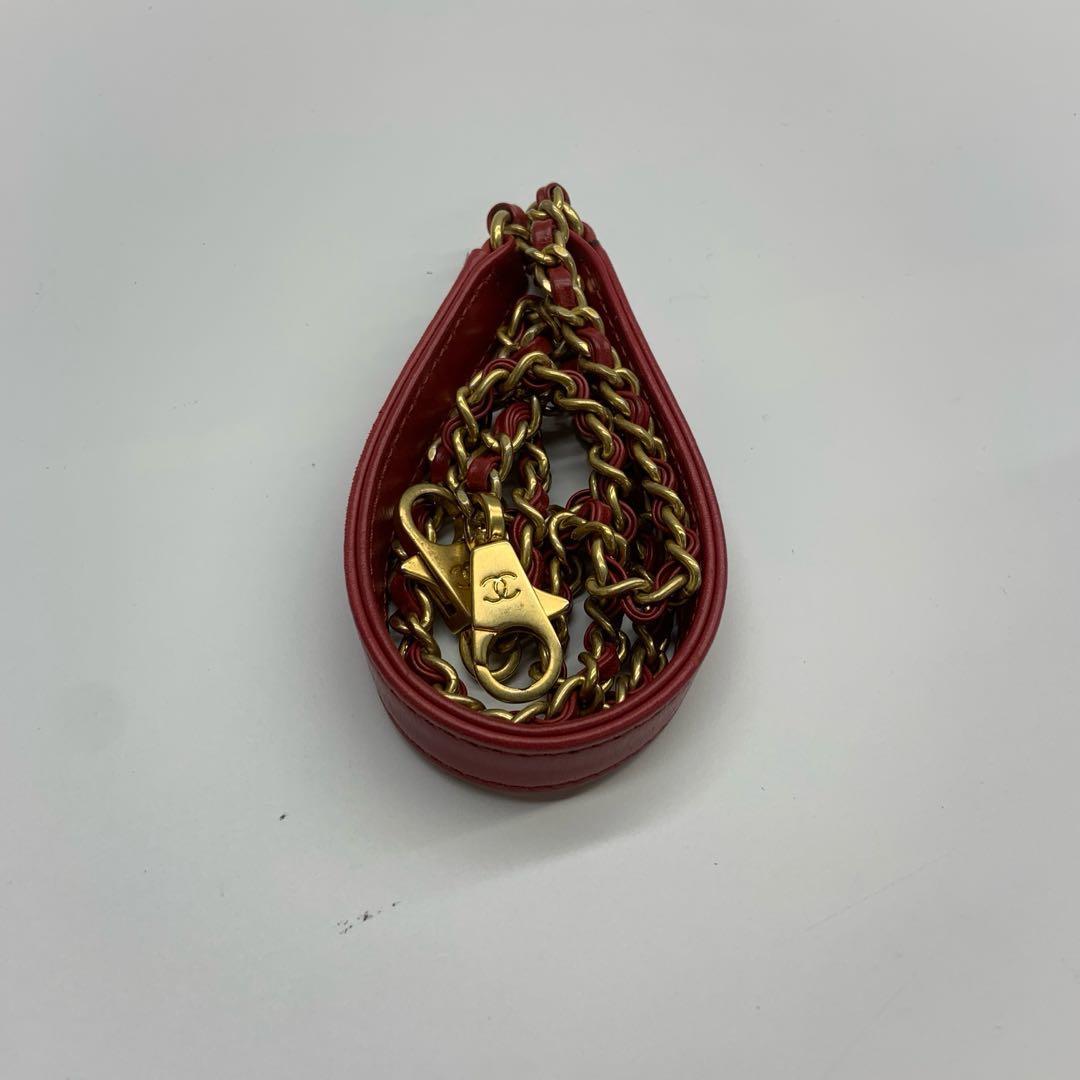 Chanel Coco Handle Small in pelle di agnello rossa con cuciture Chevron e hardware dorato in vendita 5