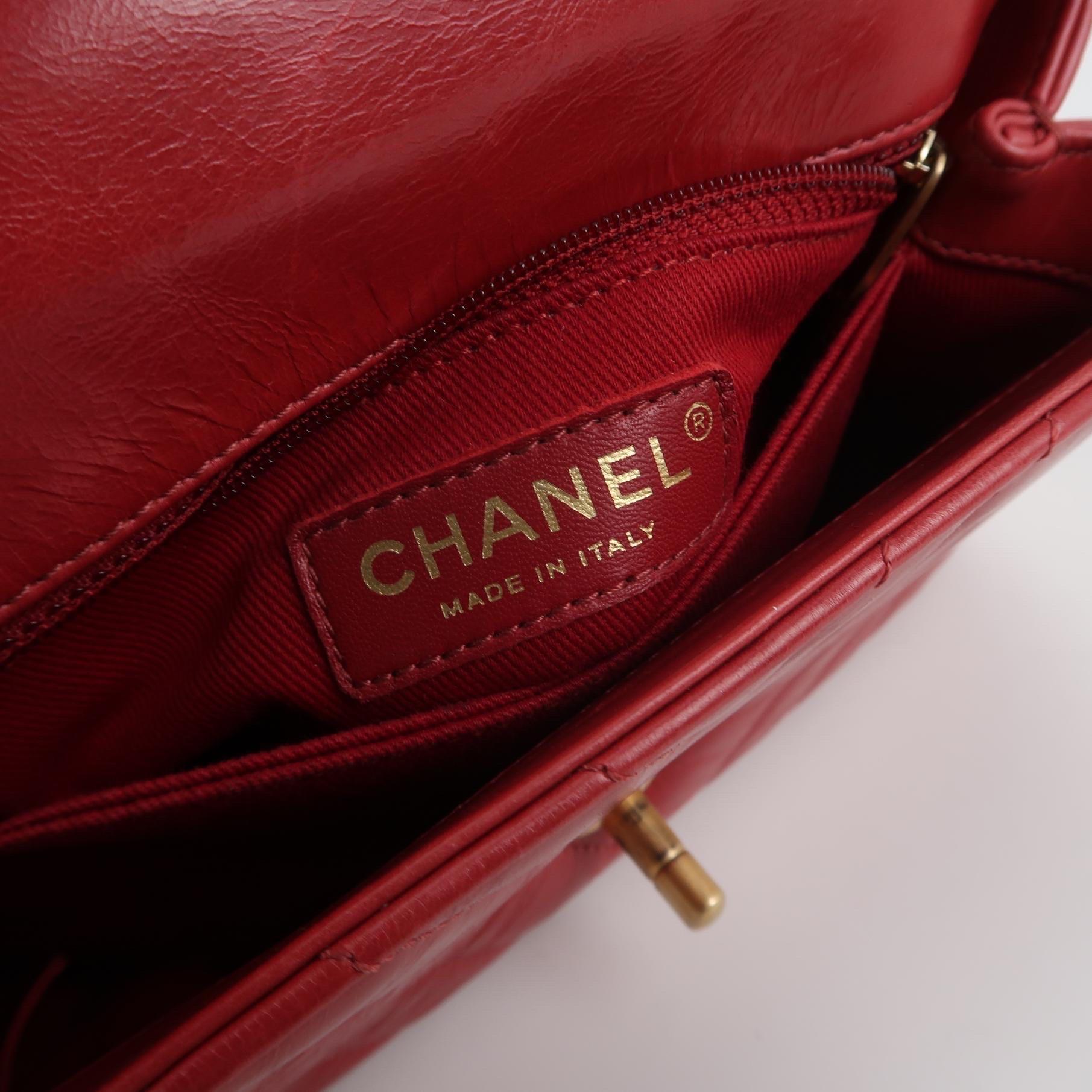 Chanel Coco Handle Small in pelle di agnello rossa con cuciture Chevron e hardware dorato in vendita 6