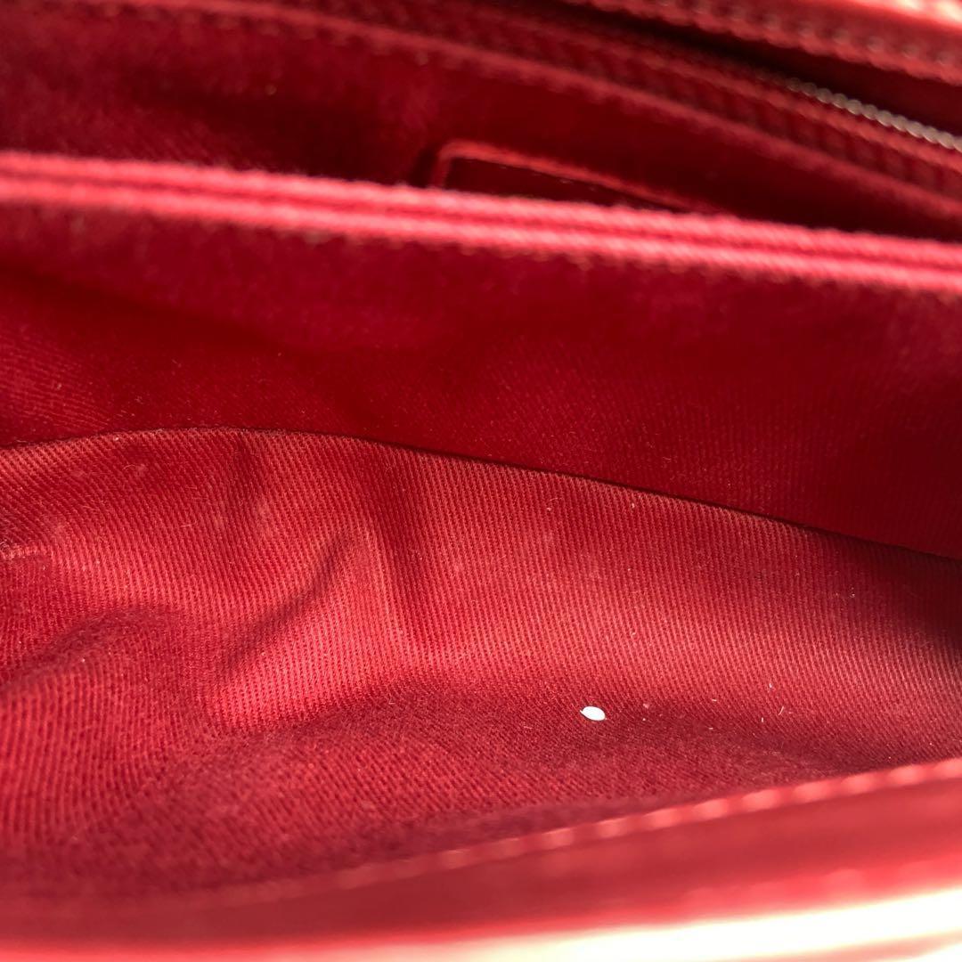 Chanel Coco Handle Small in pelle di agnello rossa con cuciture Chevron e hardware dorato in vendita 7