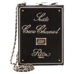 Chanel Coco in Ritz Key Card Minaudière en cuir d'agneau orné de clés